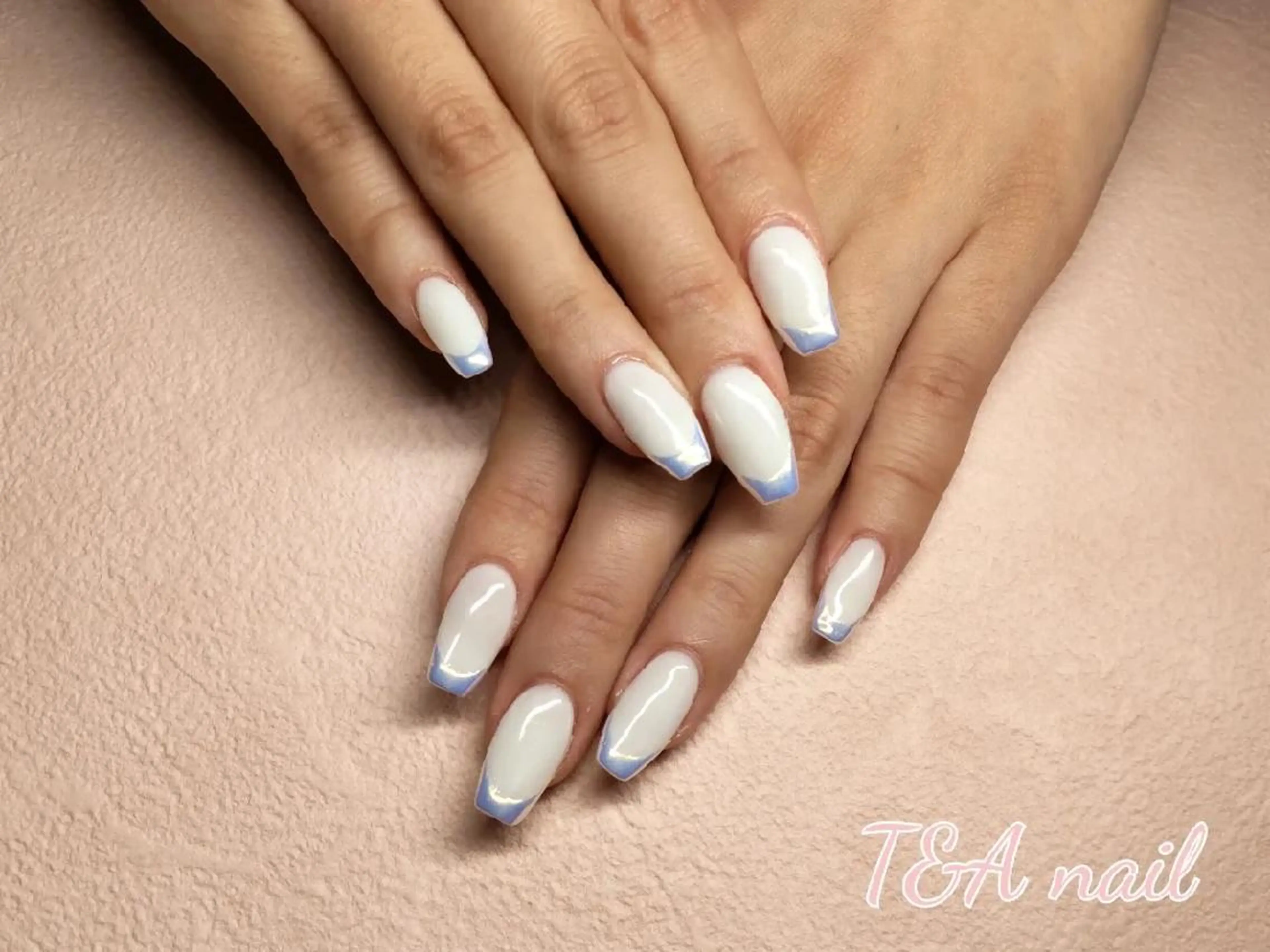 セミロング ネイル オーロラネイル 長さ出し フレンチネイル ジェルネイル ニュアンスネイル ハンドネイル T&A nailのネイルデザイン