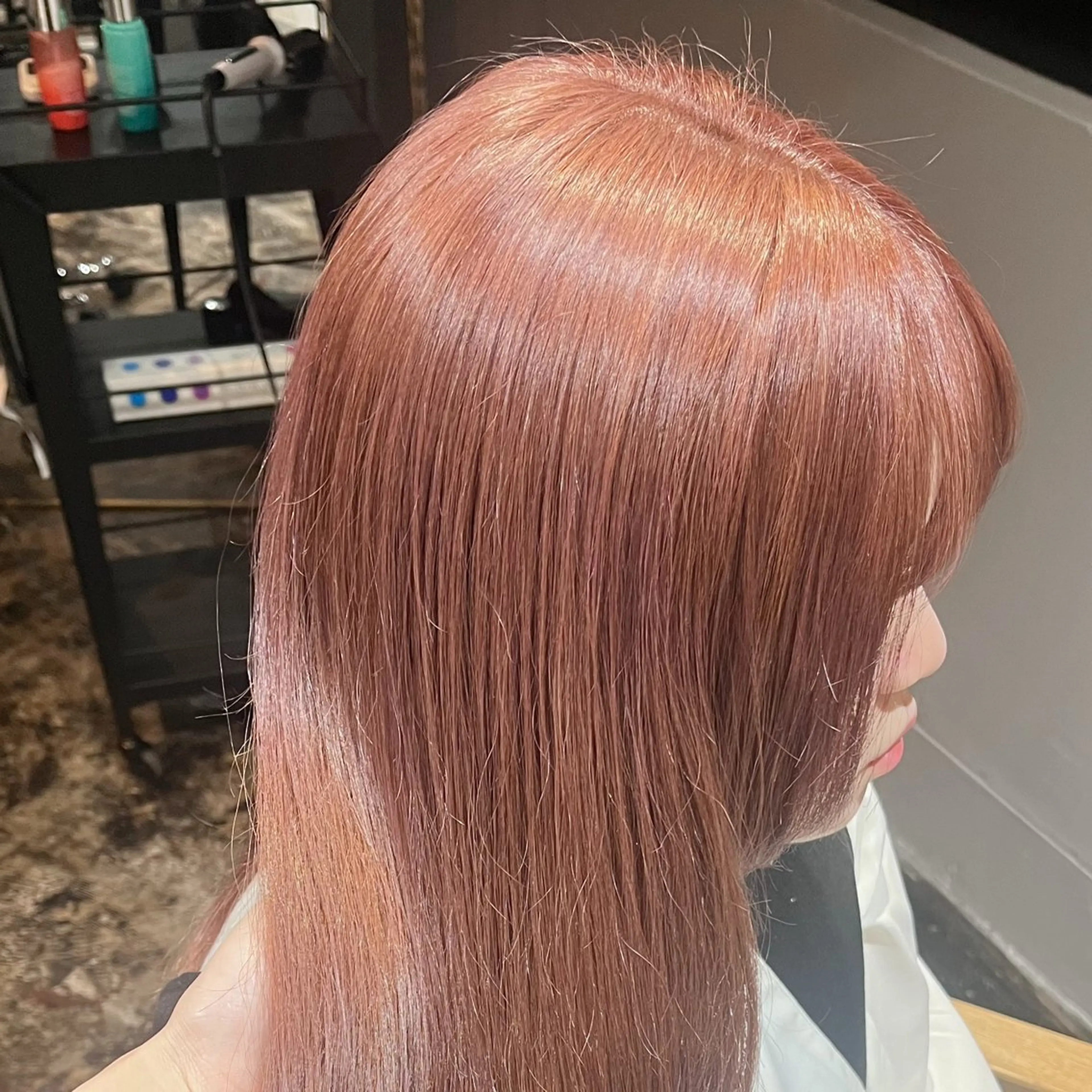 ミディアム カラー ブリーチ カット ヘアカラー トリートメント 伊藤 玲衣のヘアスタイル