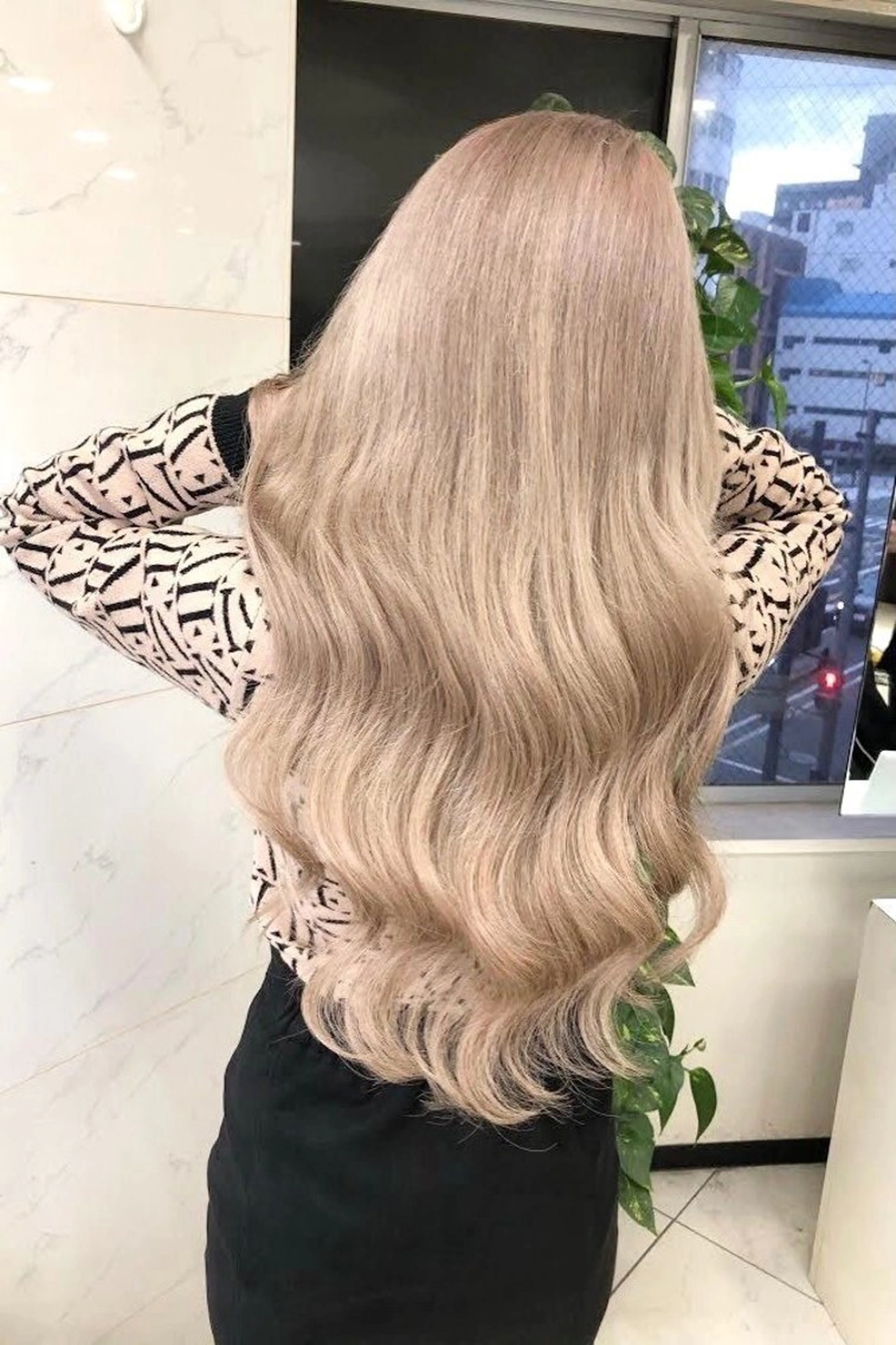 ロング カラー ヘアセット 艶髪ハイトーン特化 梅田美容室SLYのヘアスタイル