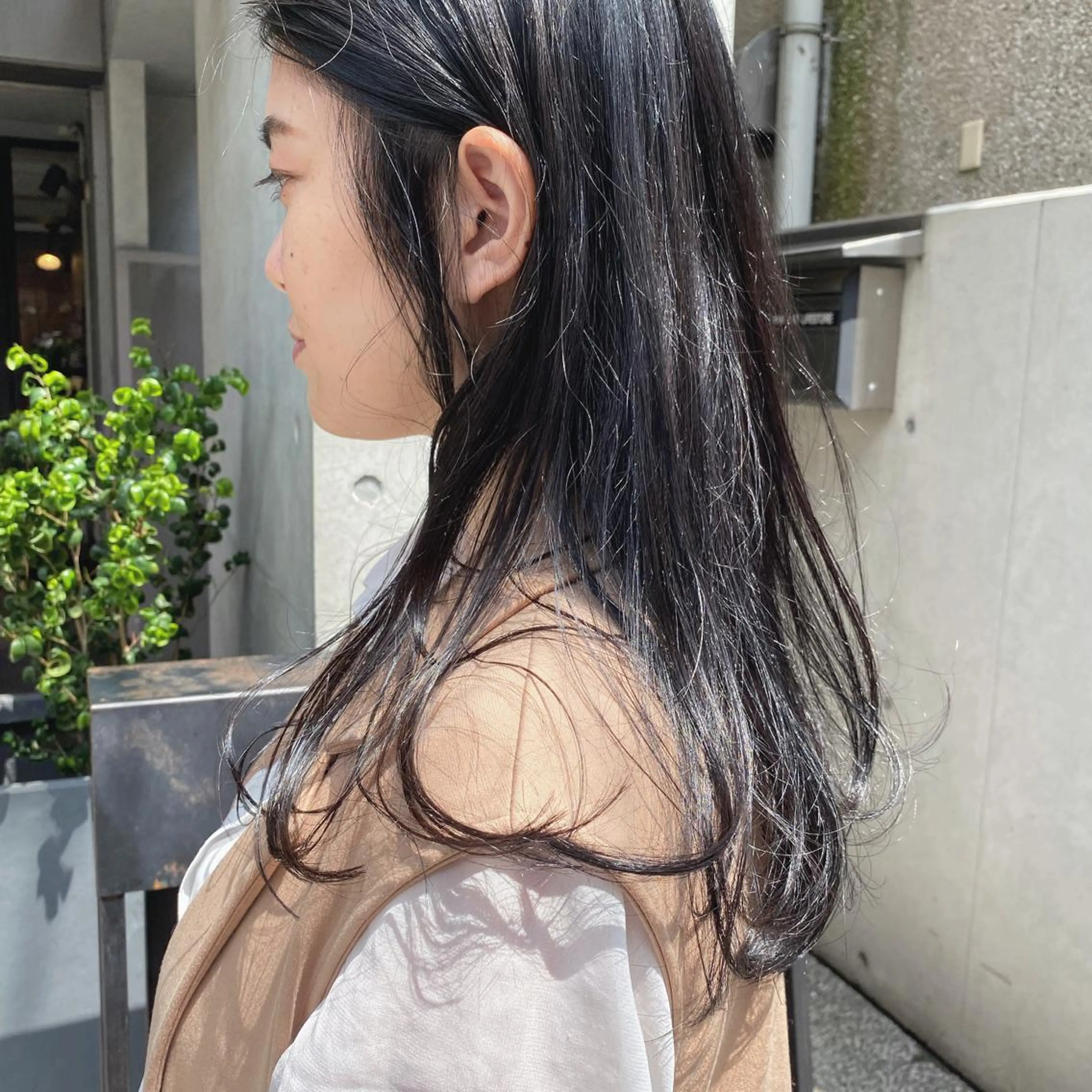 セミロング カラー アッシュ 透明感カラー ラベンダーカラー ラベンダーアッシュ ヘアカラー トリートメント やまもと さえのヘアスタイル