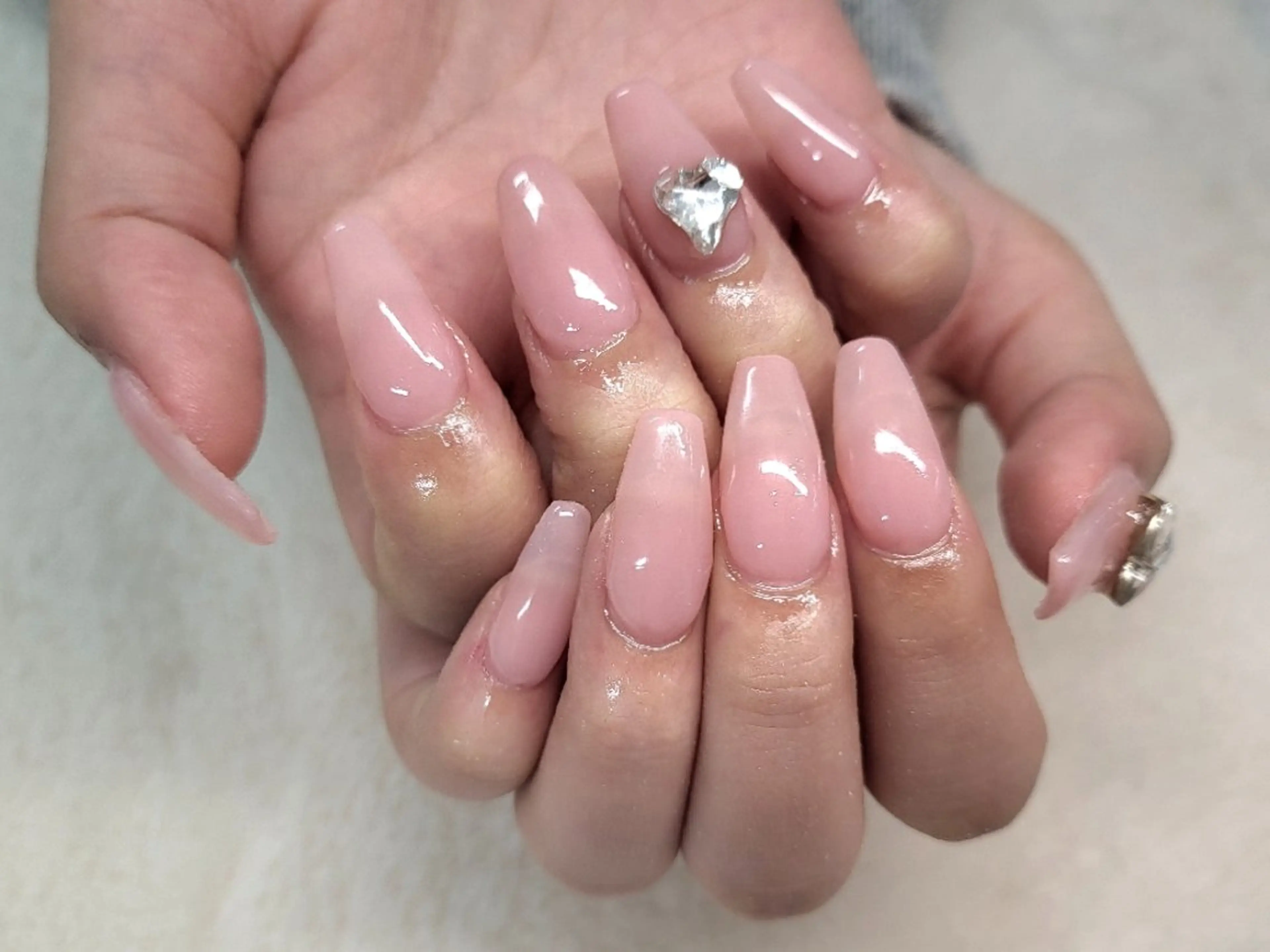 ネイル ハート ピンク ストーンネイル ハンドネイル ハンドケア 心斎橋Salon Epokkuのネイルデザイン