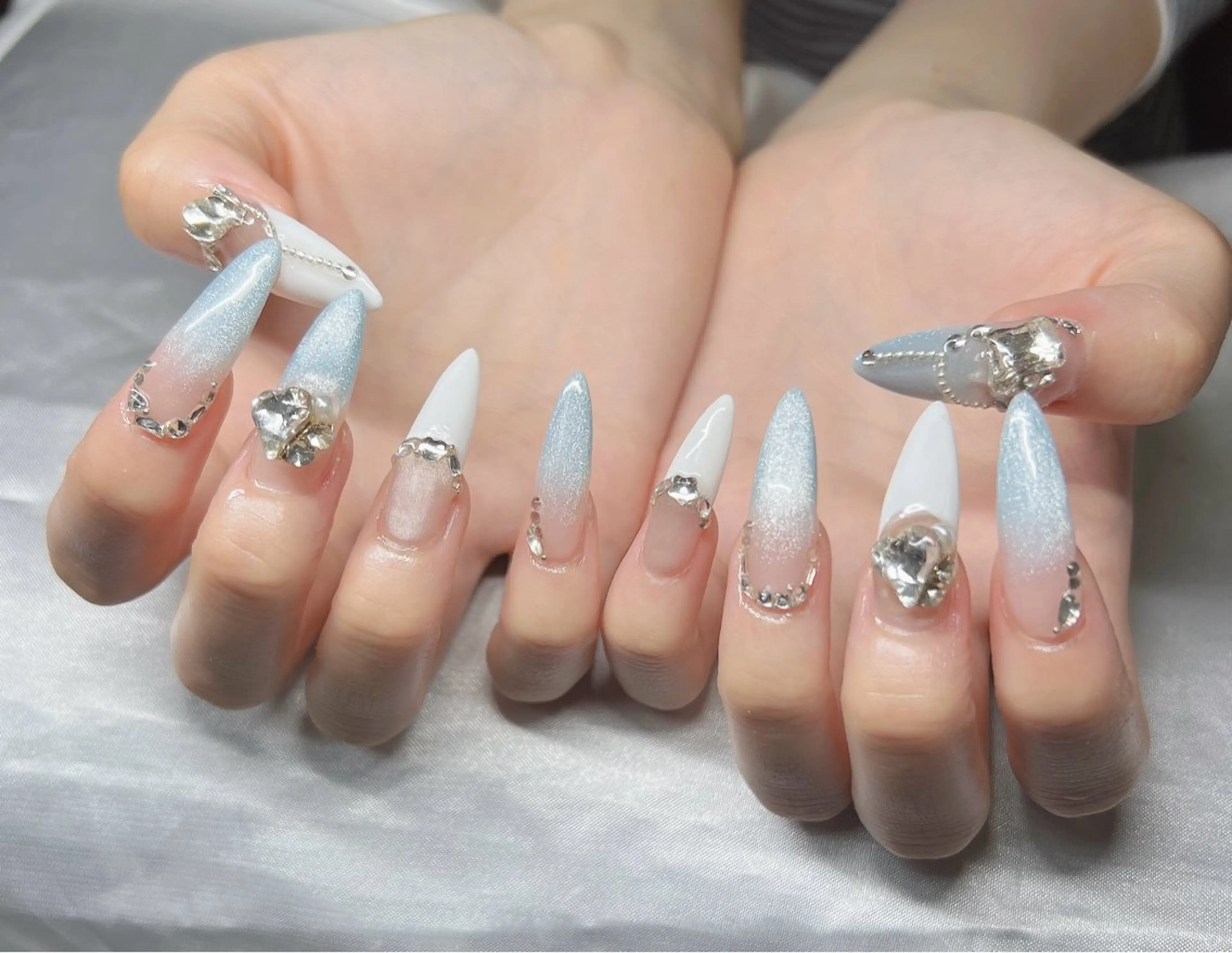 ネイル 長さ出し グラデーション 卒業式 キラキラネイル マグネットネイル ハンドネイル Lee Nailsのネイルデザイン