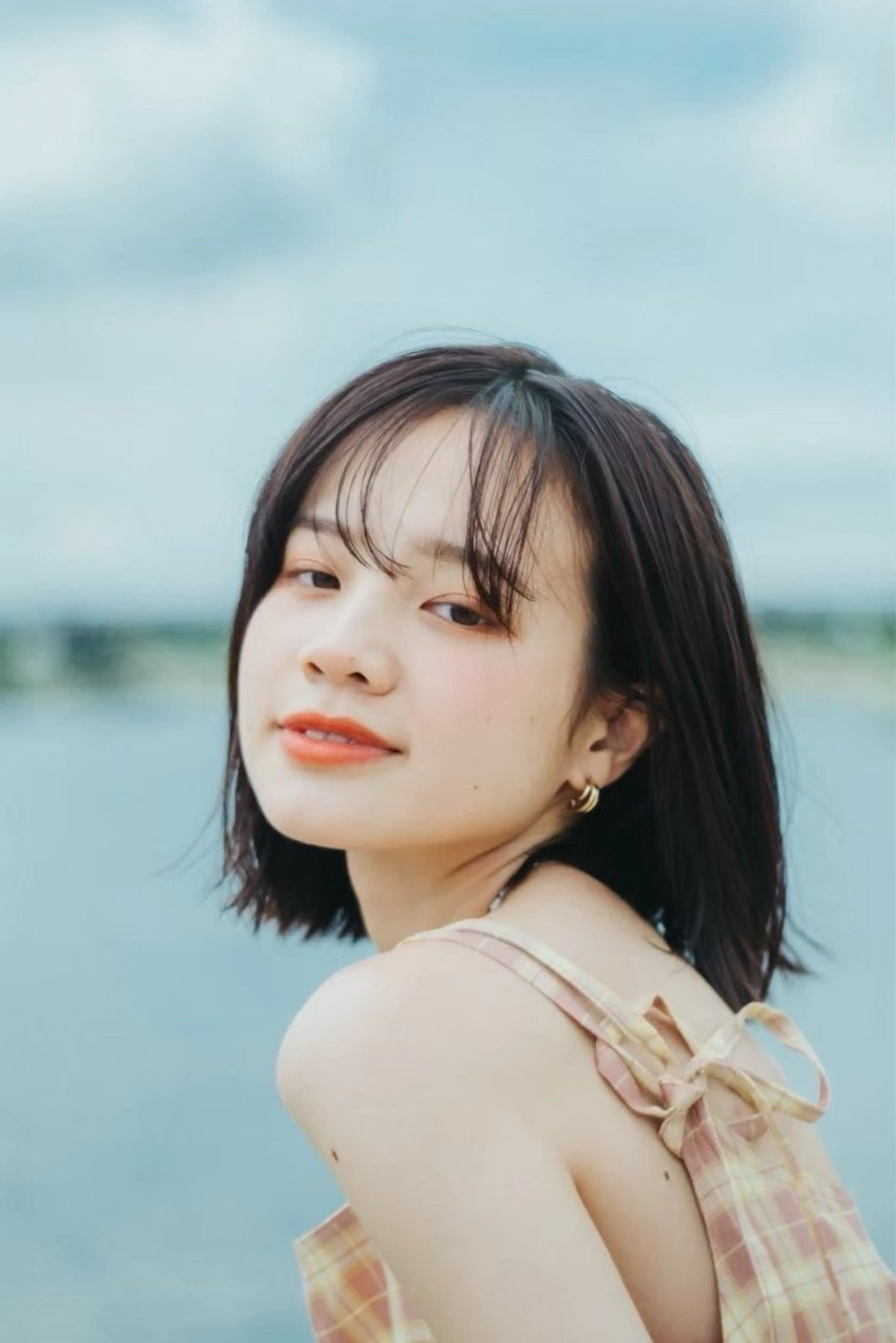 ミディアム 倉地 芹奈のヘアスタイル