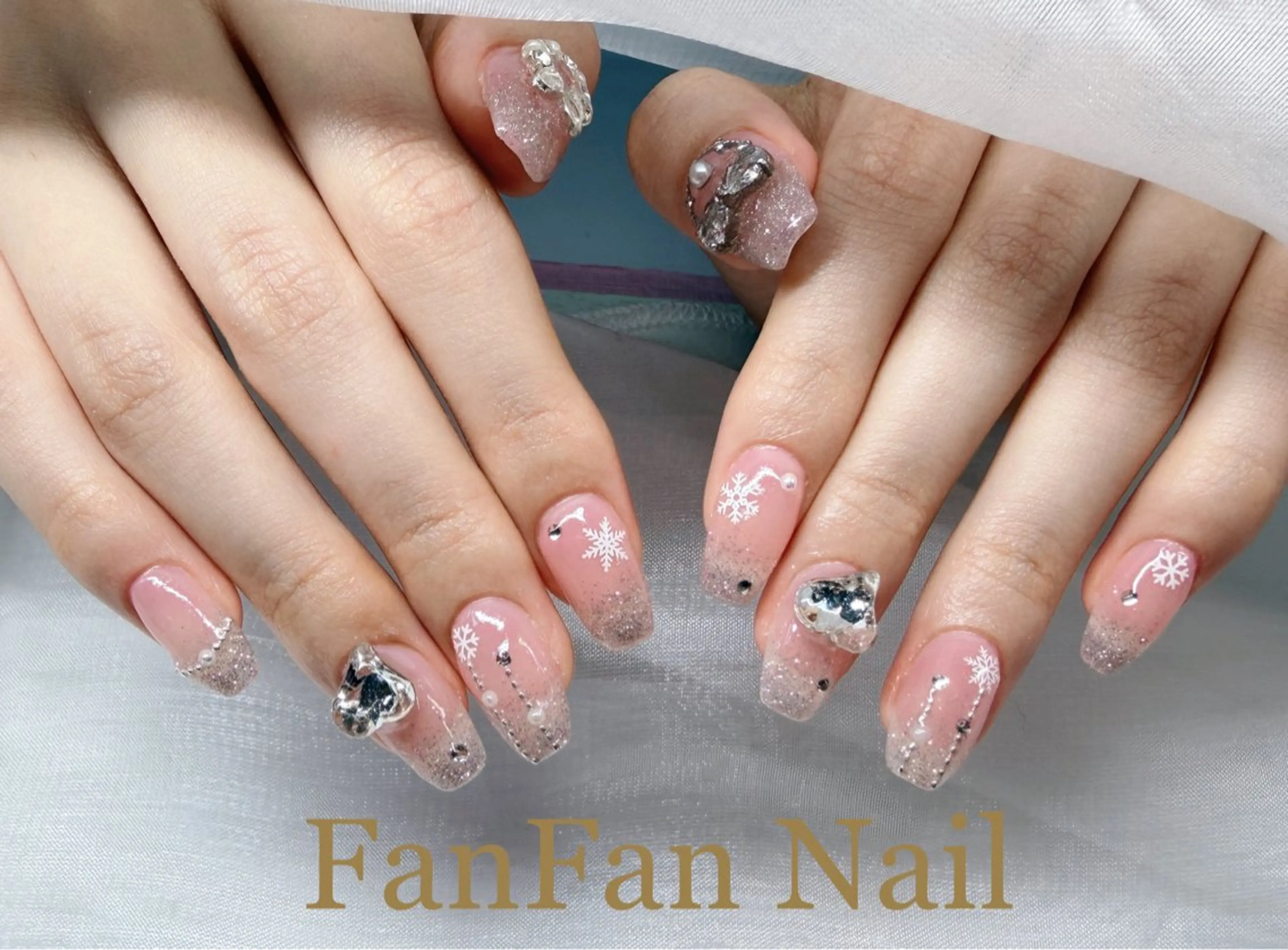 ネイル アートネイル オーロラネイル ガーリー キラキラネイル 韓国ネイル Mio NailsalonUのネイルデザイン