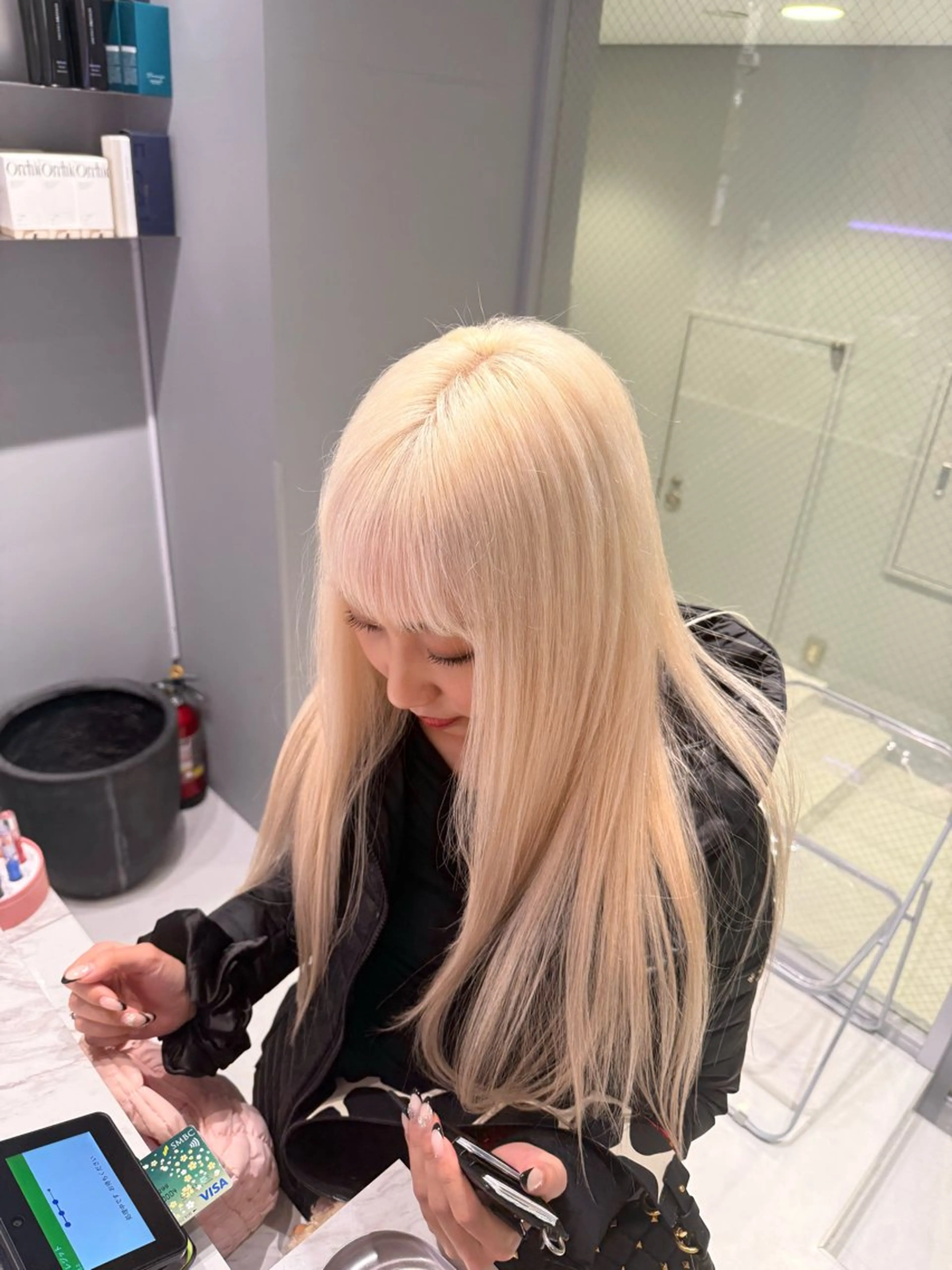 ロング カラー 抜きっぱなしブロンド ブロンド ヘアカラー トリートメント ヘアセット ハイトーンレイヤー 顔まわりSOTAのヘアスタイル