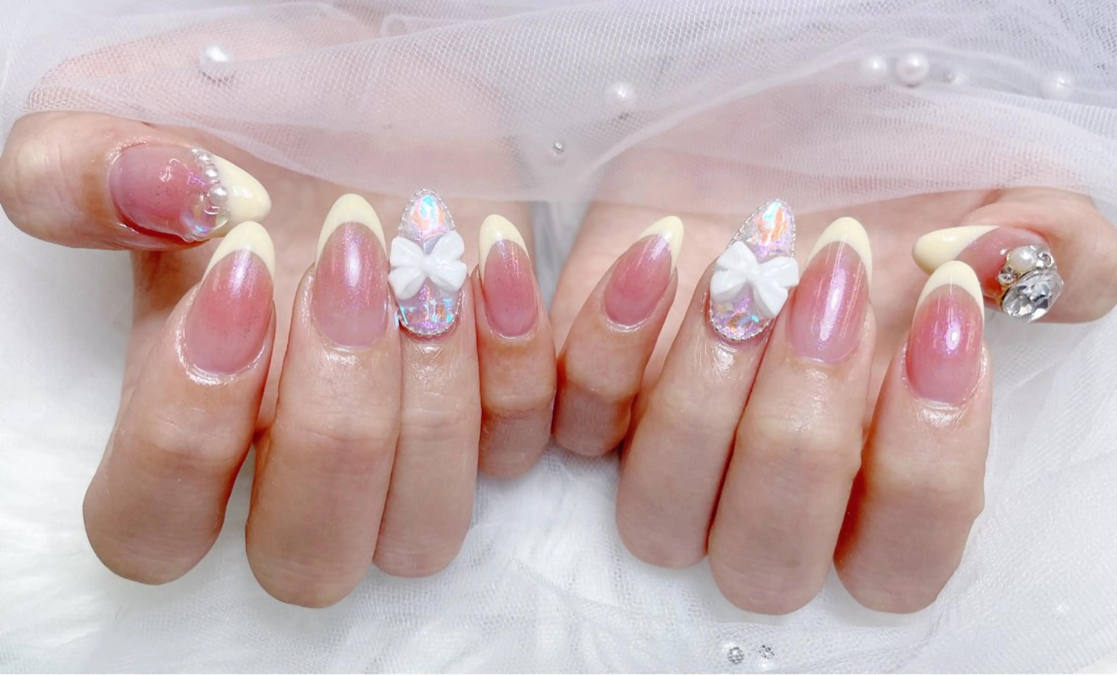 ネイル アートネイル キラキラネイル 韓国ネイル 水色 ロングネイル ハンドネイル ハンドケア NailDemure 【銀座店】のネイルデザイン