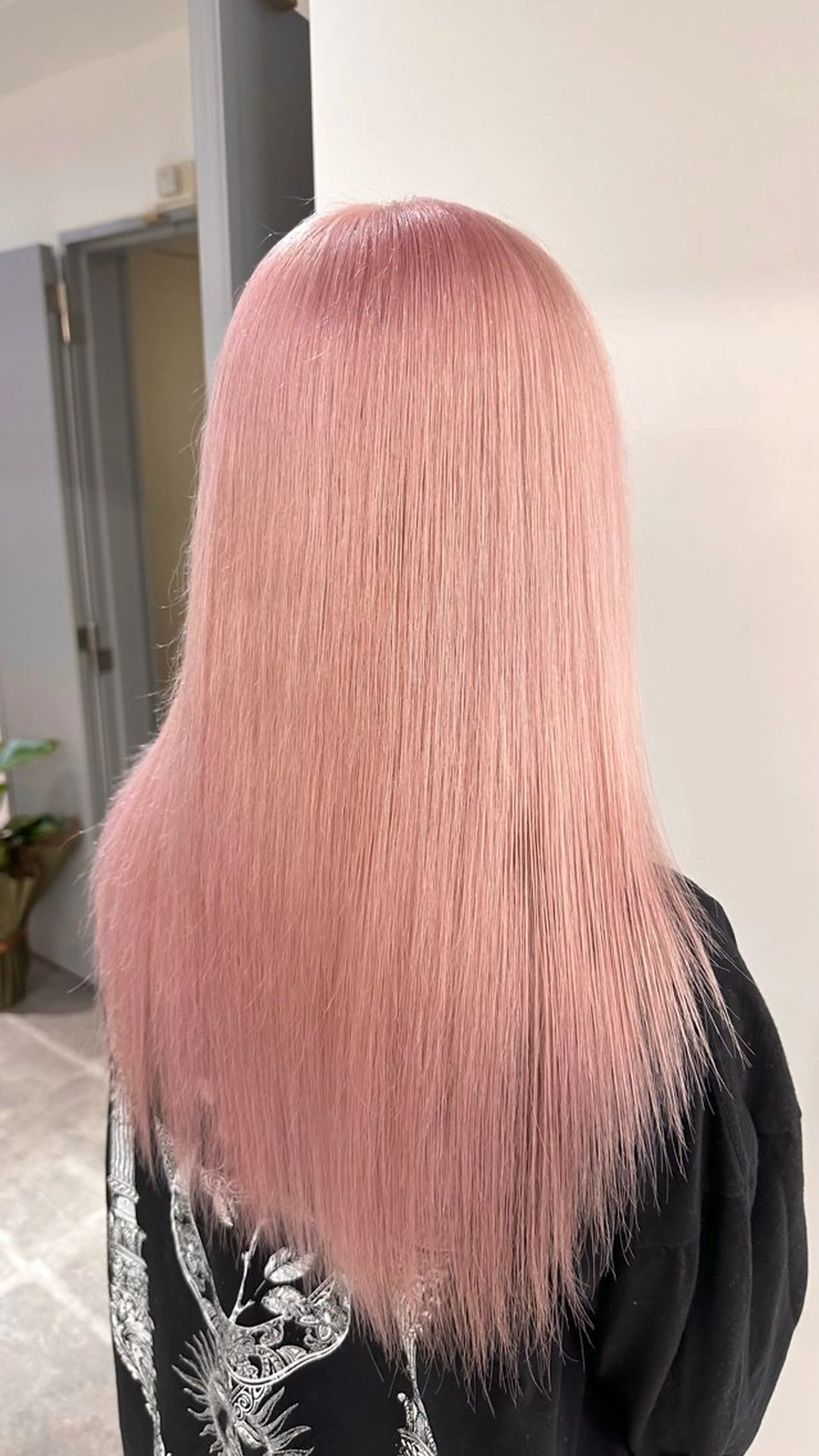 ロング カラー ハイトーンカラー ピンクカラー ロング ハイトーン/ ブリーチ/縮毛矯正のヘアスタイル