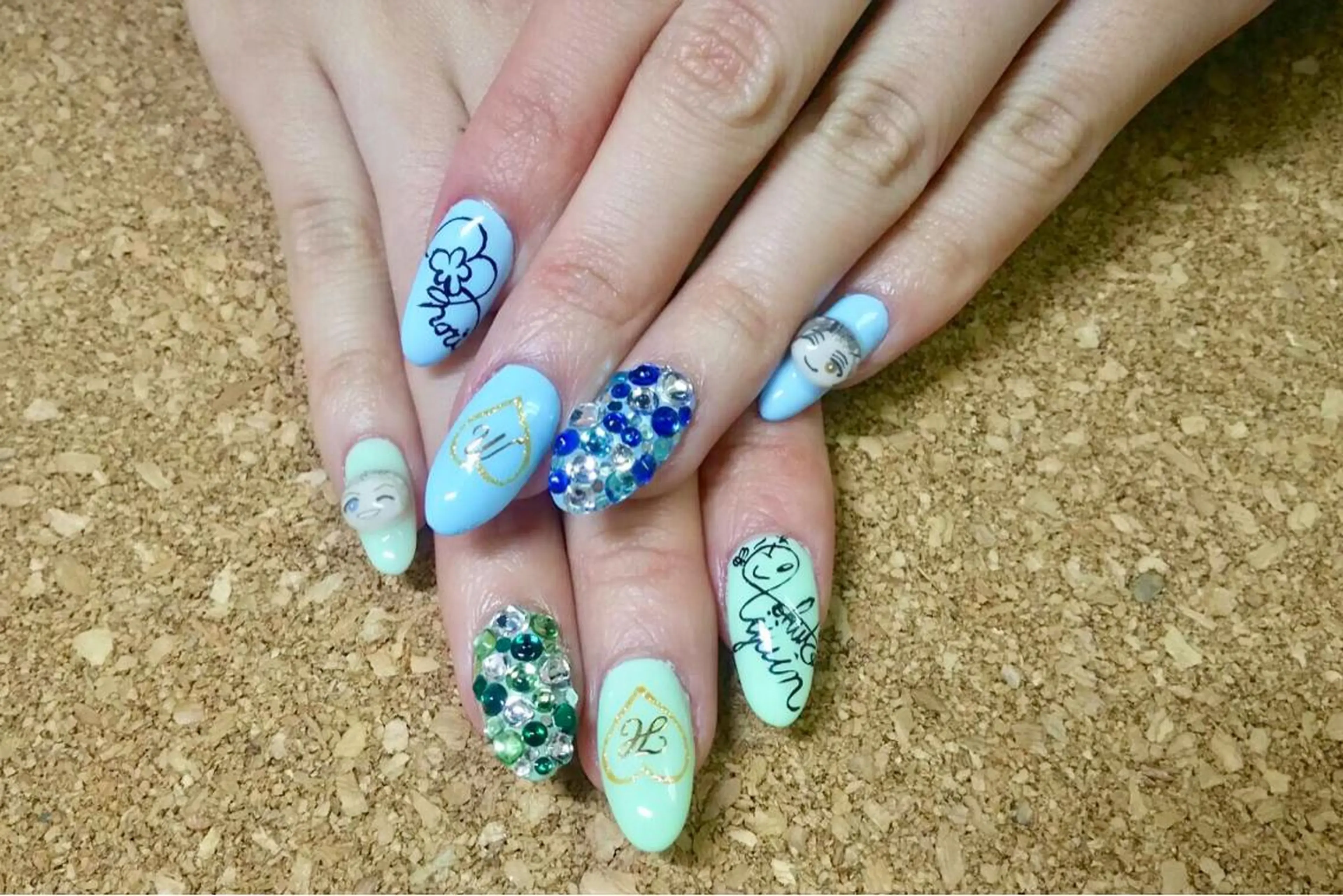 ネイル 持ち込み Nail lieNのネイルデザイン