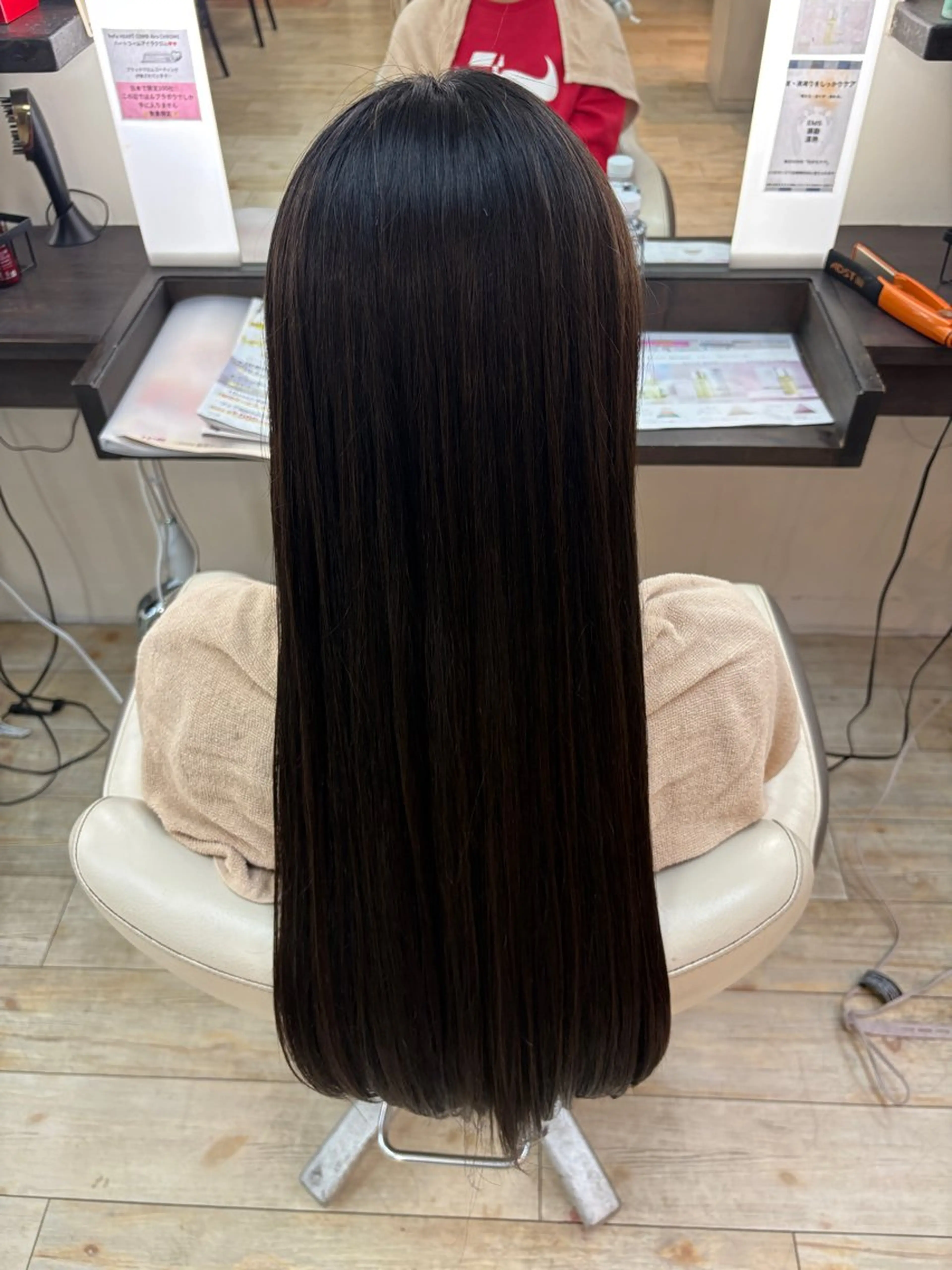 ロング ルプラボウ　岡田 莉音のヘアスタイル