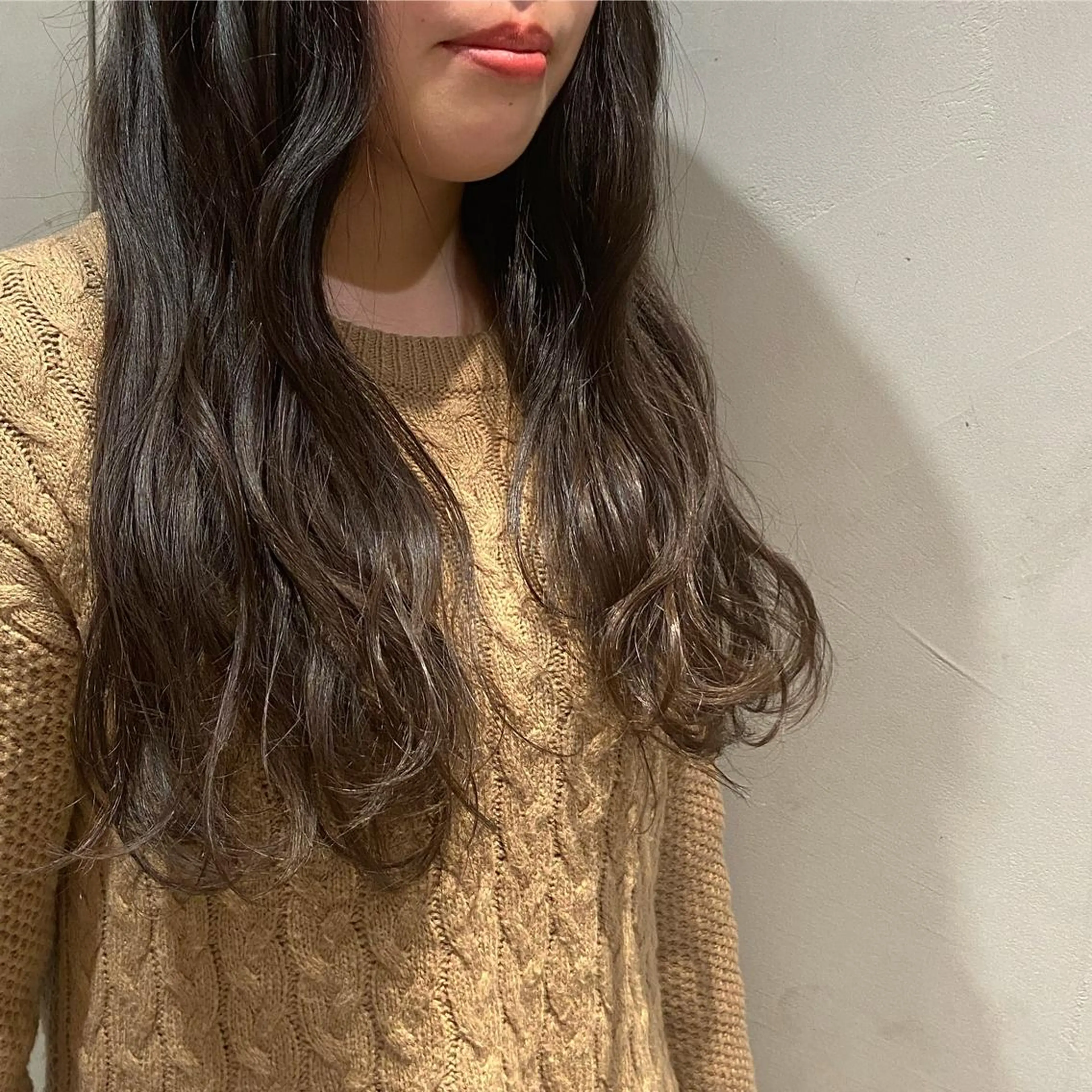 ロング カラー アッシュ ベージュカラー ブリーチ 透明感カラー ブリーチなしカラー ヘアカラー トリートメント ヘッドスパ カジュアルを女っぽく 𝗮𝘆𝗮𝗰𝗼のヘアスタイル