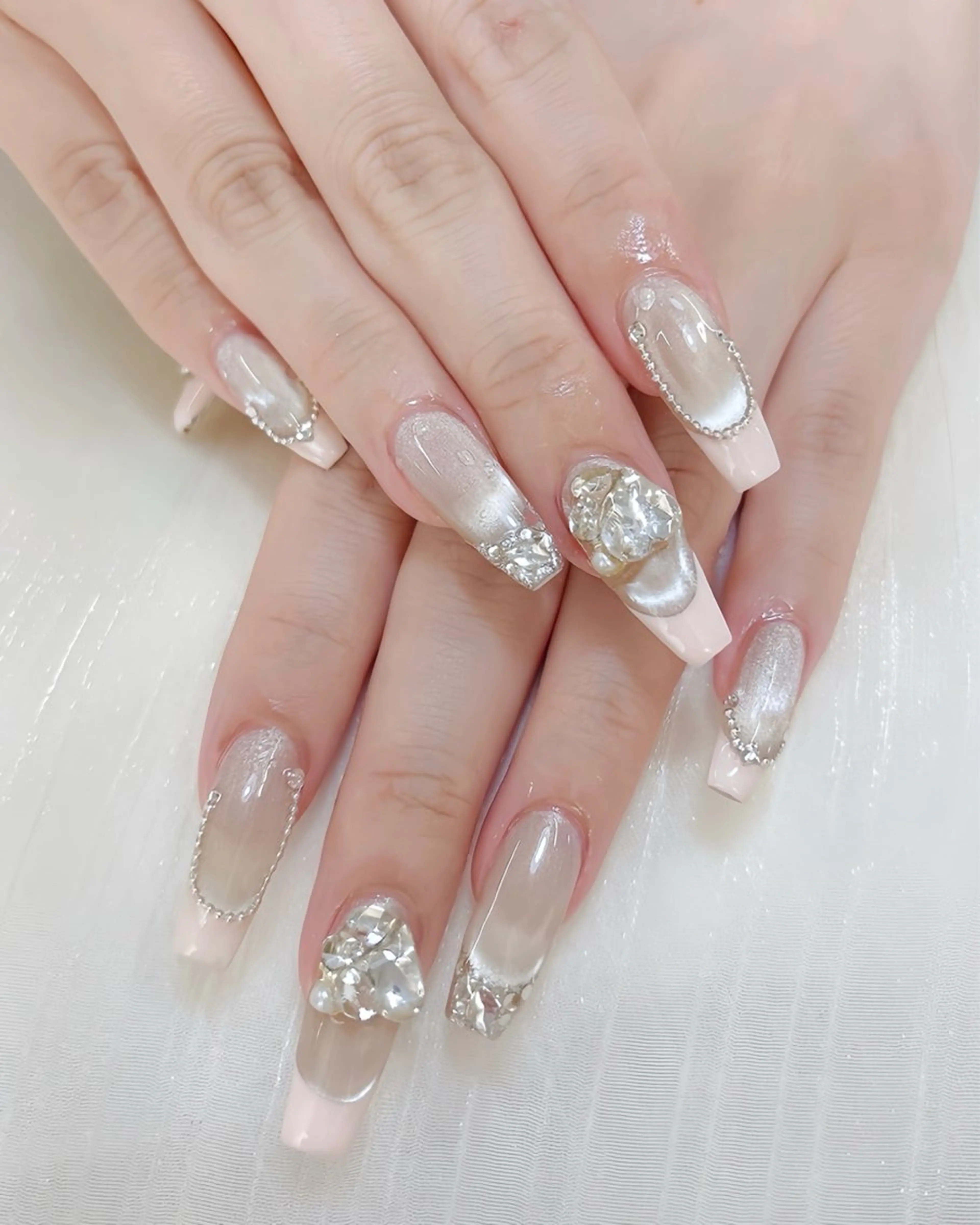 ネイル チークネイル フレンチネイル ハート キラキラネイル 韓国ネイル ハンドネイル Speraネイル 大宮店🎀のネイルデザイン