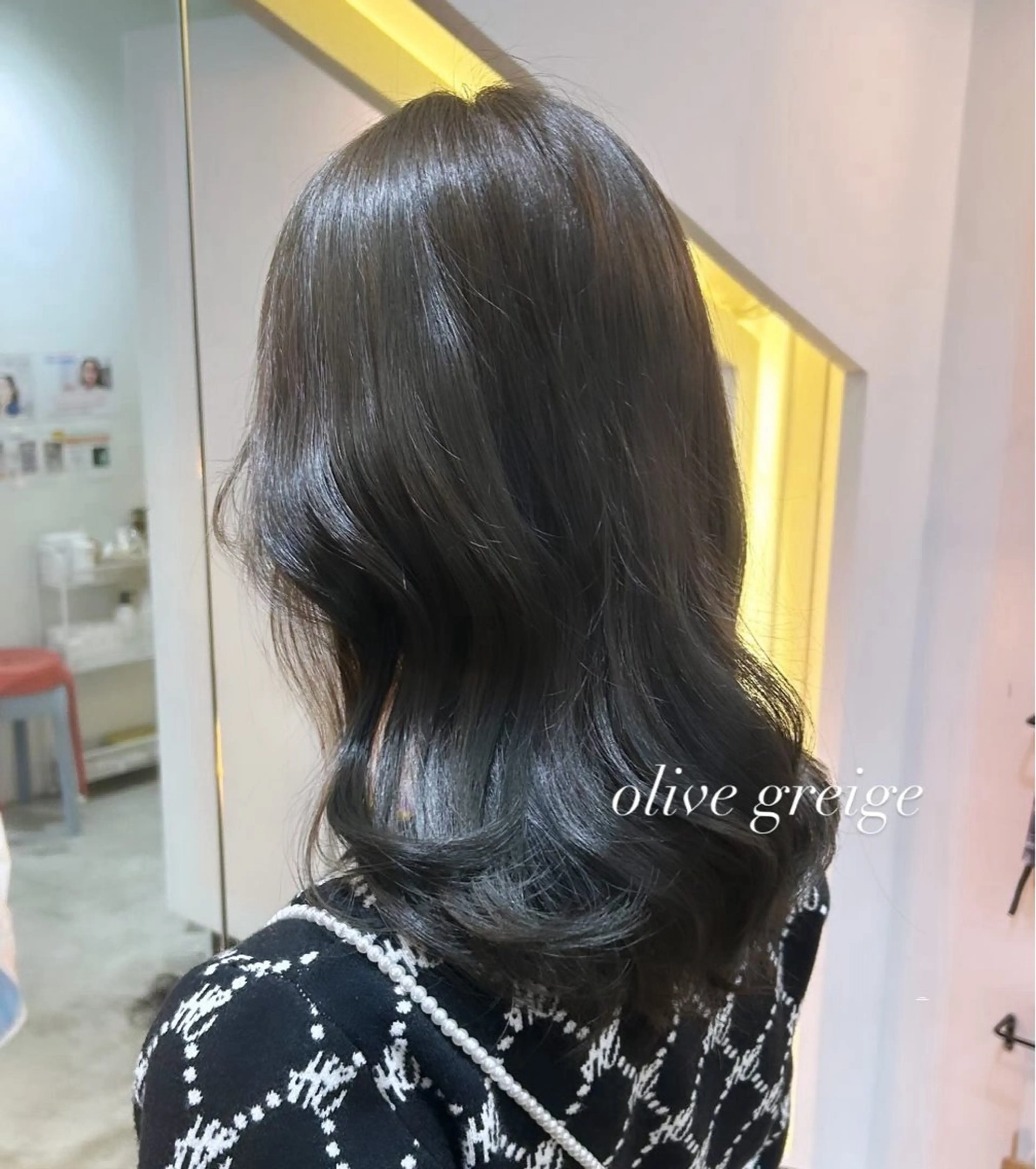 セミロング moe🎀 透明感♡似合わせのヘアスタイル