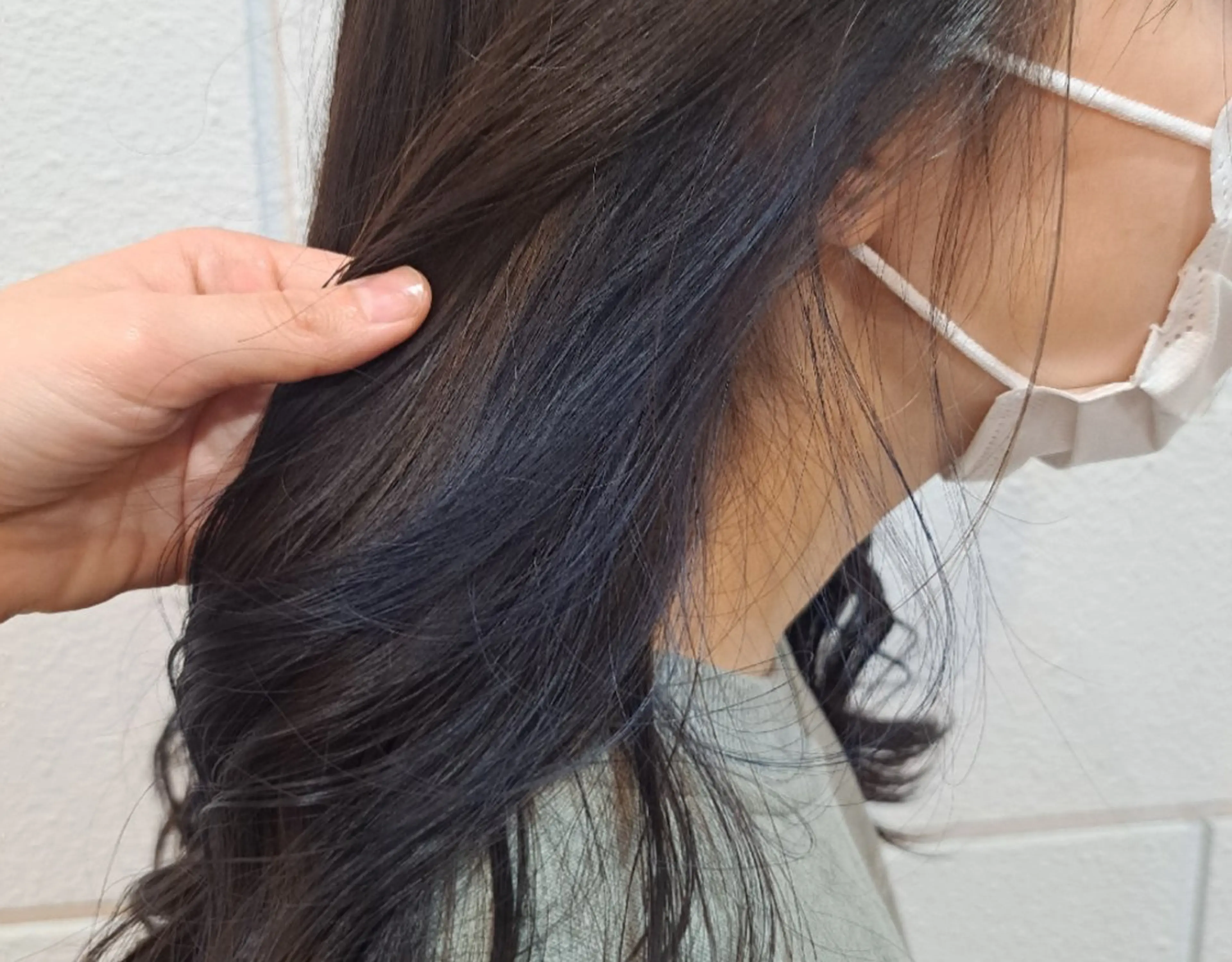 ロング カラー ブルーカラー イヤリングカラー ヘアカラー ARUGO所属・松島 冬浬のヘアスタイル