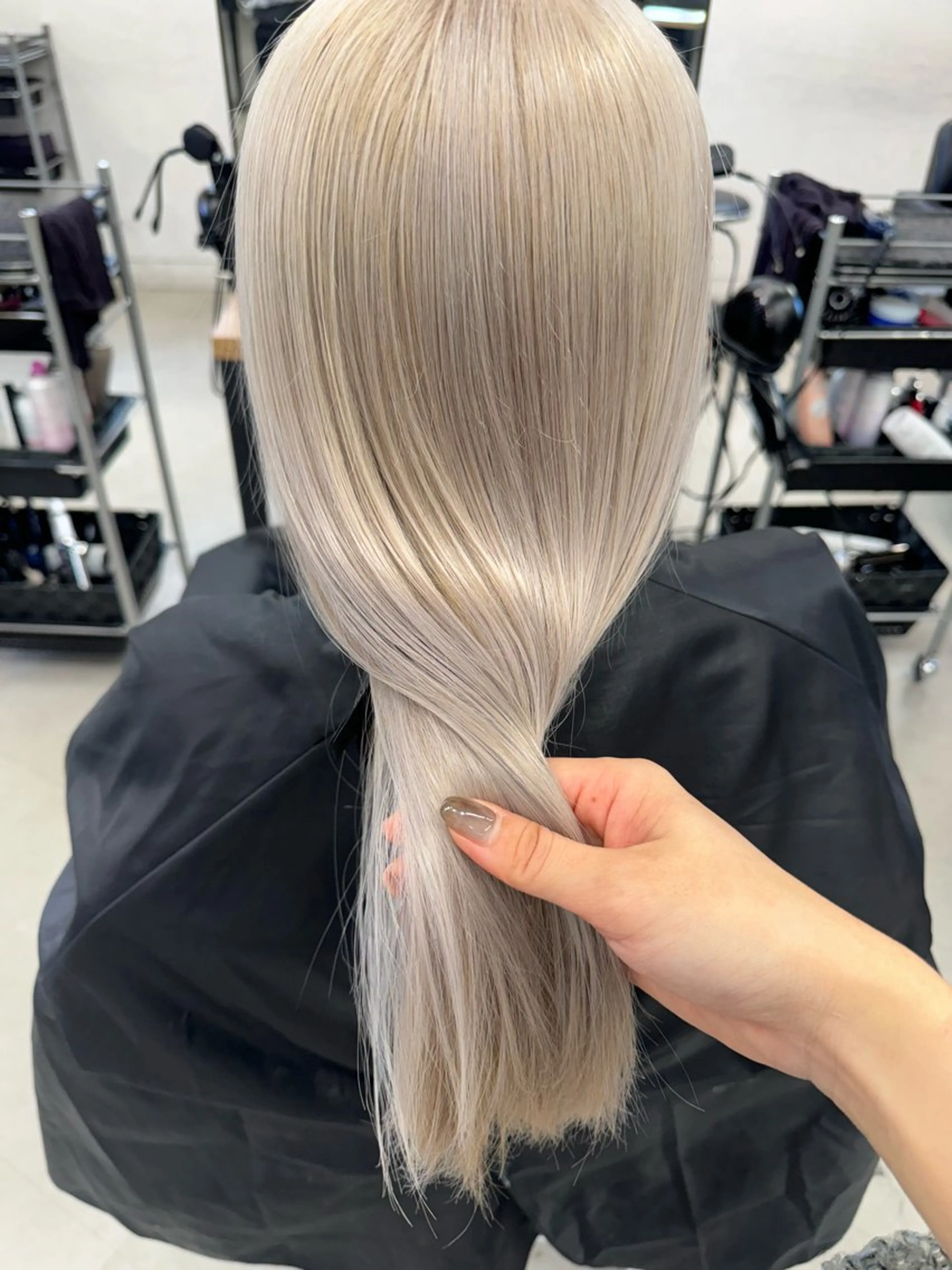 ミディアム カット ヘアカラー トリートメント Rico / bob/グレージュのヘアスタイル