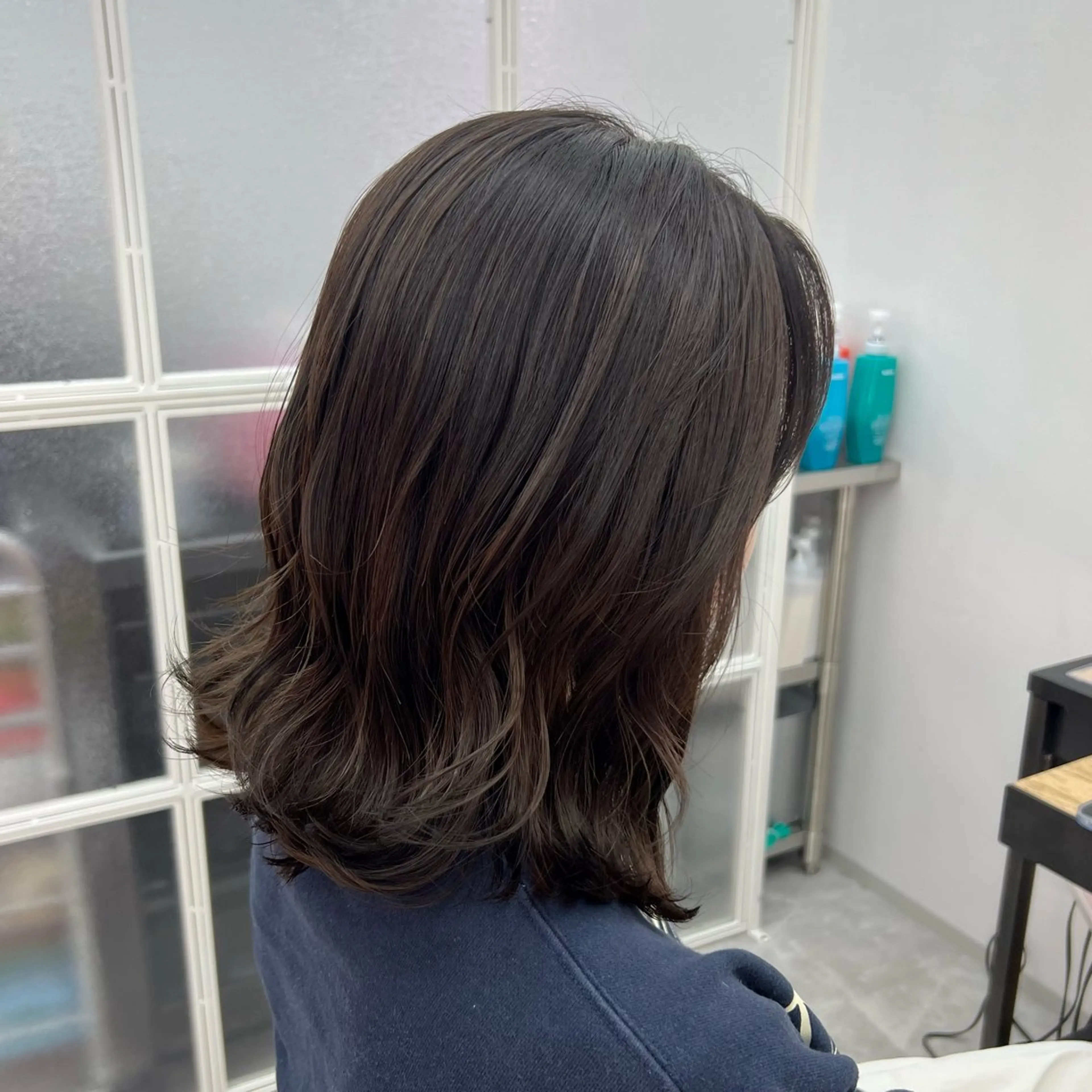 ミディアム 切りっぱなしボブ ミディアムパーマ ボブ カット パーマ トリートメント 岸下 理緒のヘアスタイル
