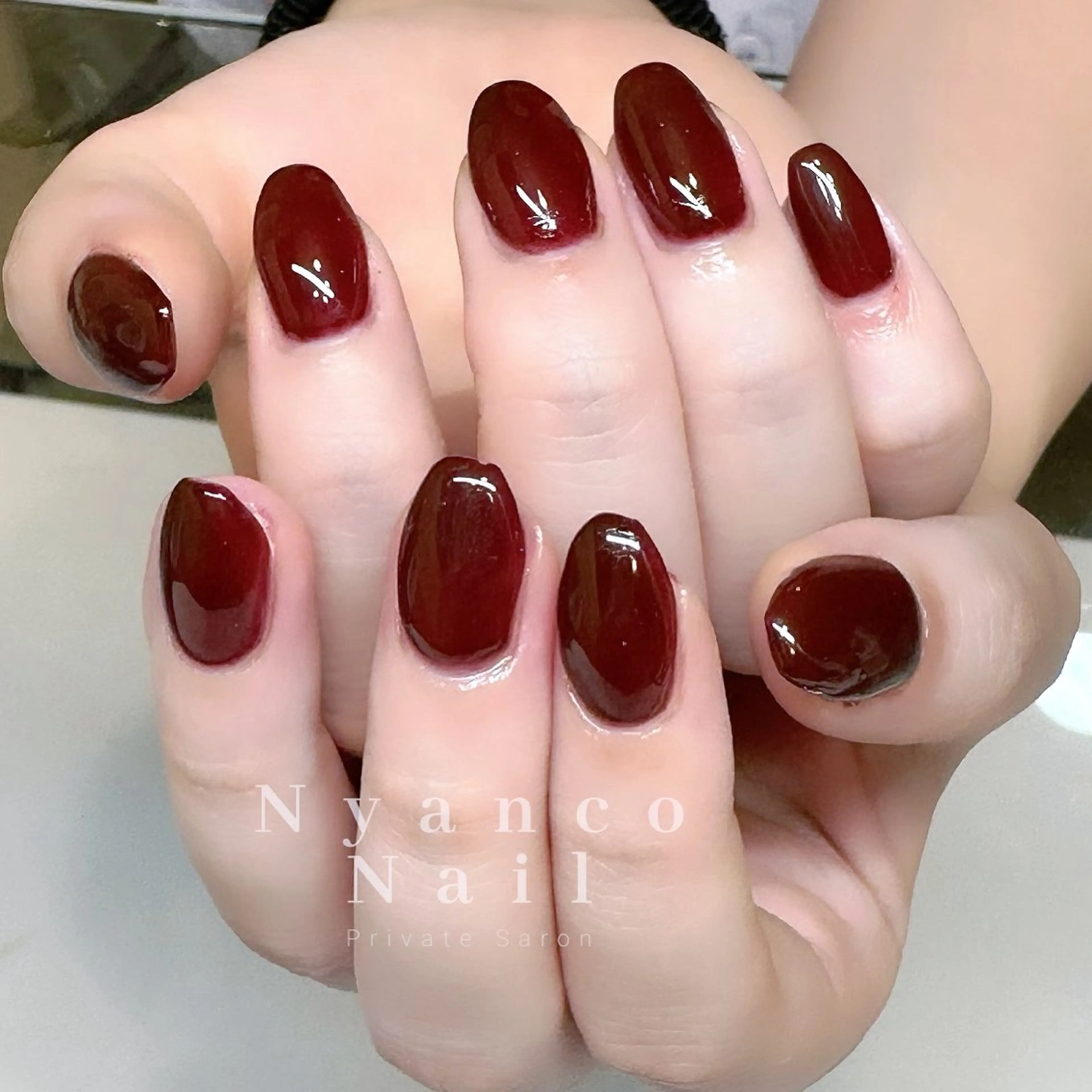 ネイル ボルドー ジェルネイル ワンカラーネイル 赤色 冬ネイル Nyanco Nailのネイルデザイン