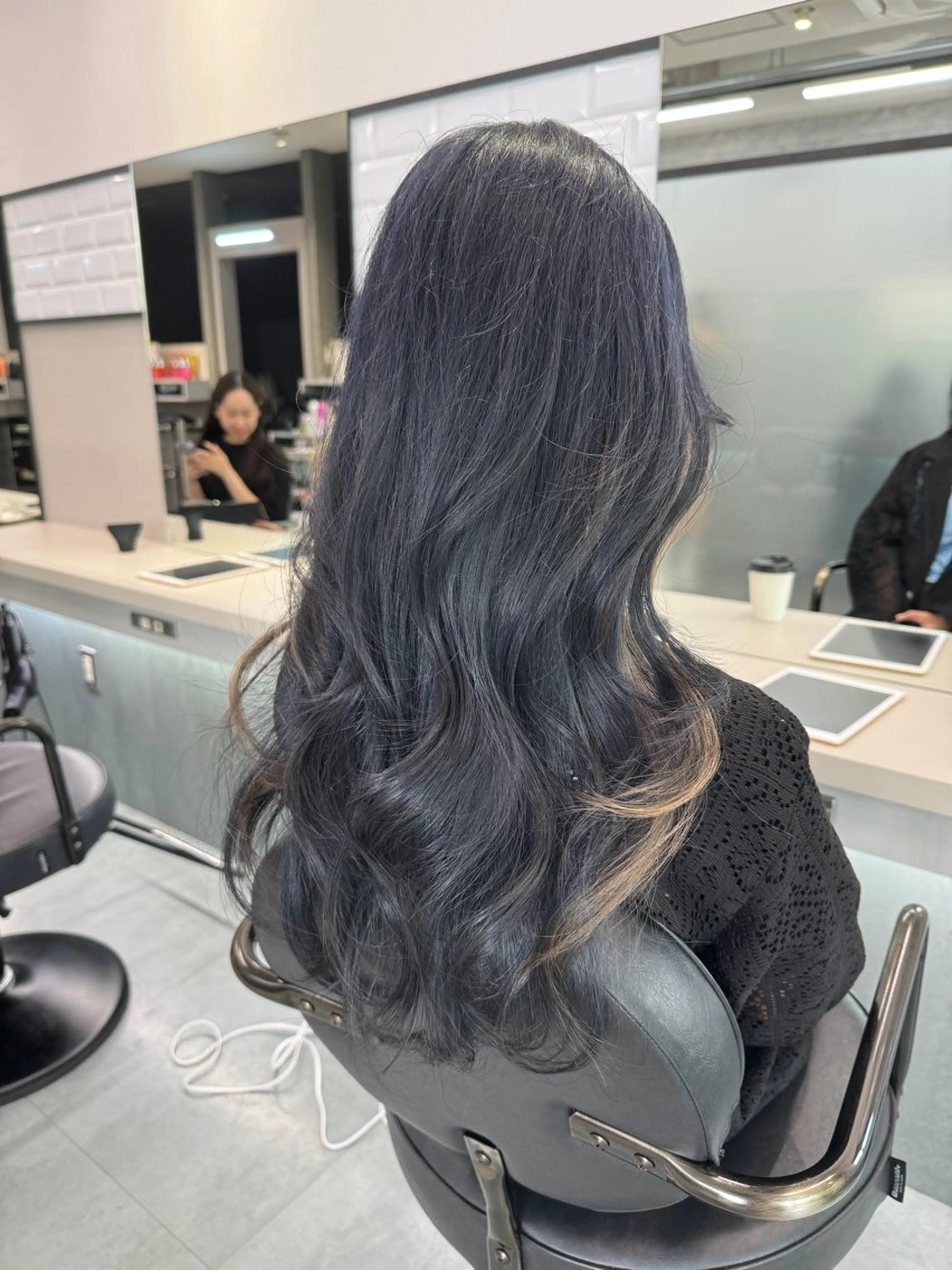 ロング 顔周りカット 韓国風ヘア レイヤーカット ヘアカラー 前原 星音のヘアスタイル