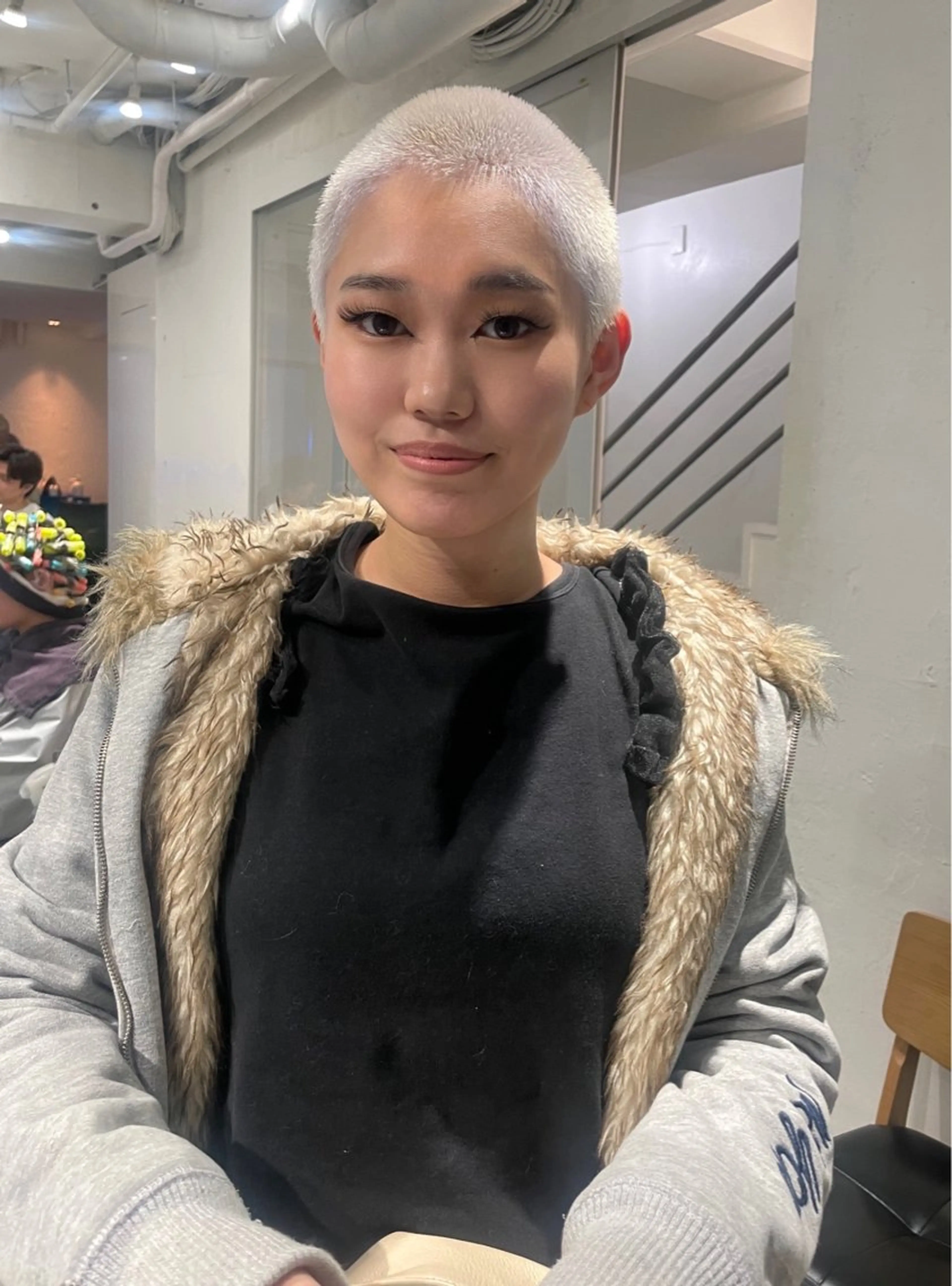 ショート カラー ブリーチ ケアブリーチ デザインカラー ダブルカラー ハイライトカラー スパイラルパーマ 🌐hina⭐️のヘアスタイル