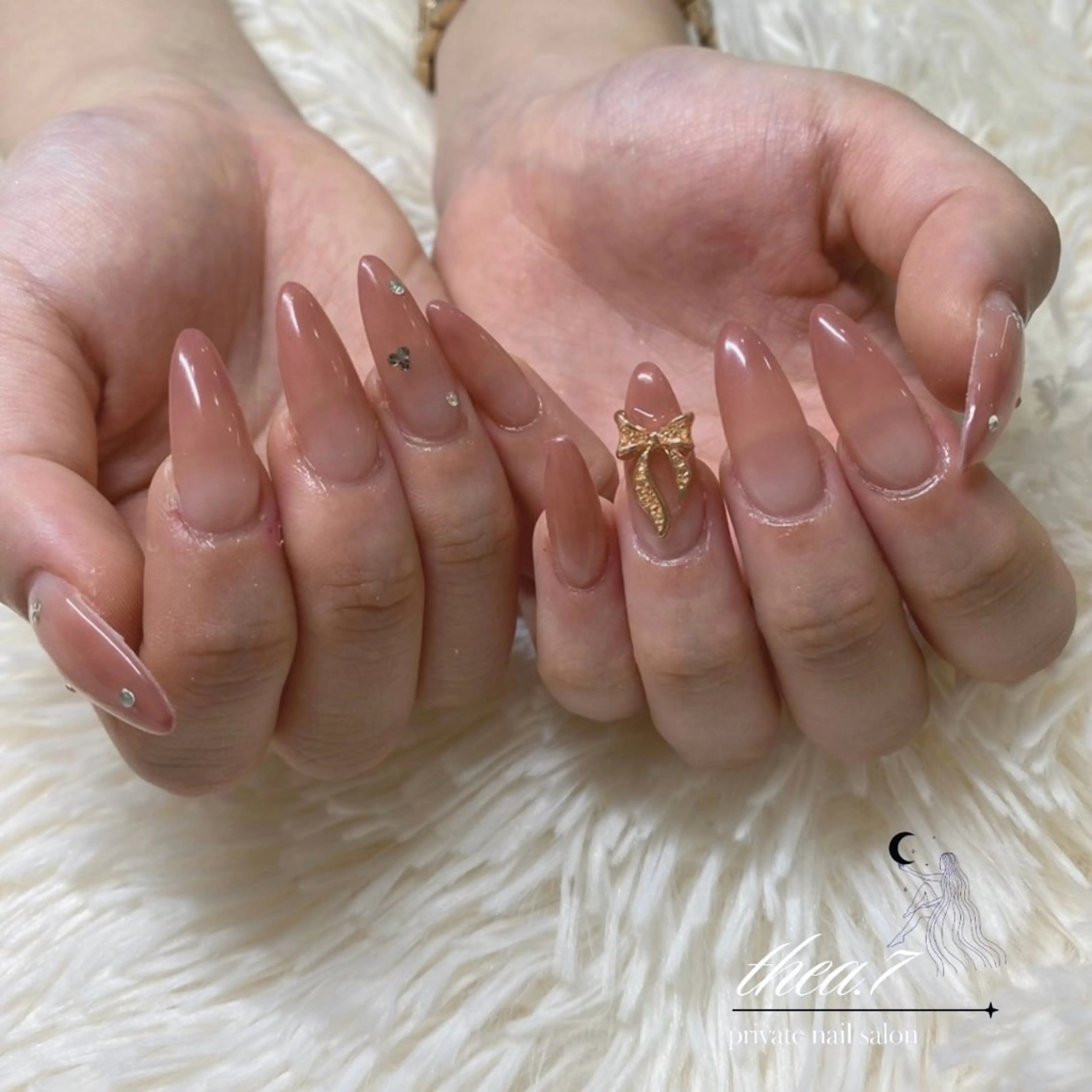 ネイル クリアネイル グラデーション ストーンネイル ハンドネイル thea.7 【テアナ】のネイルデザイン