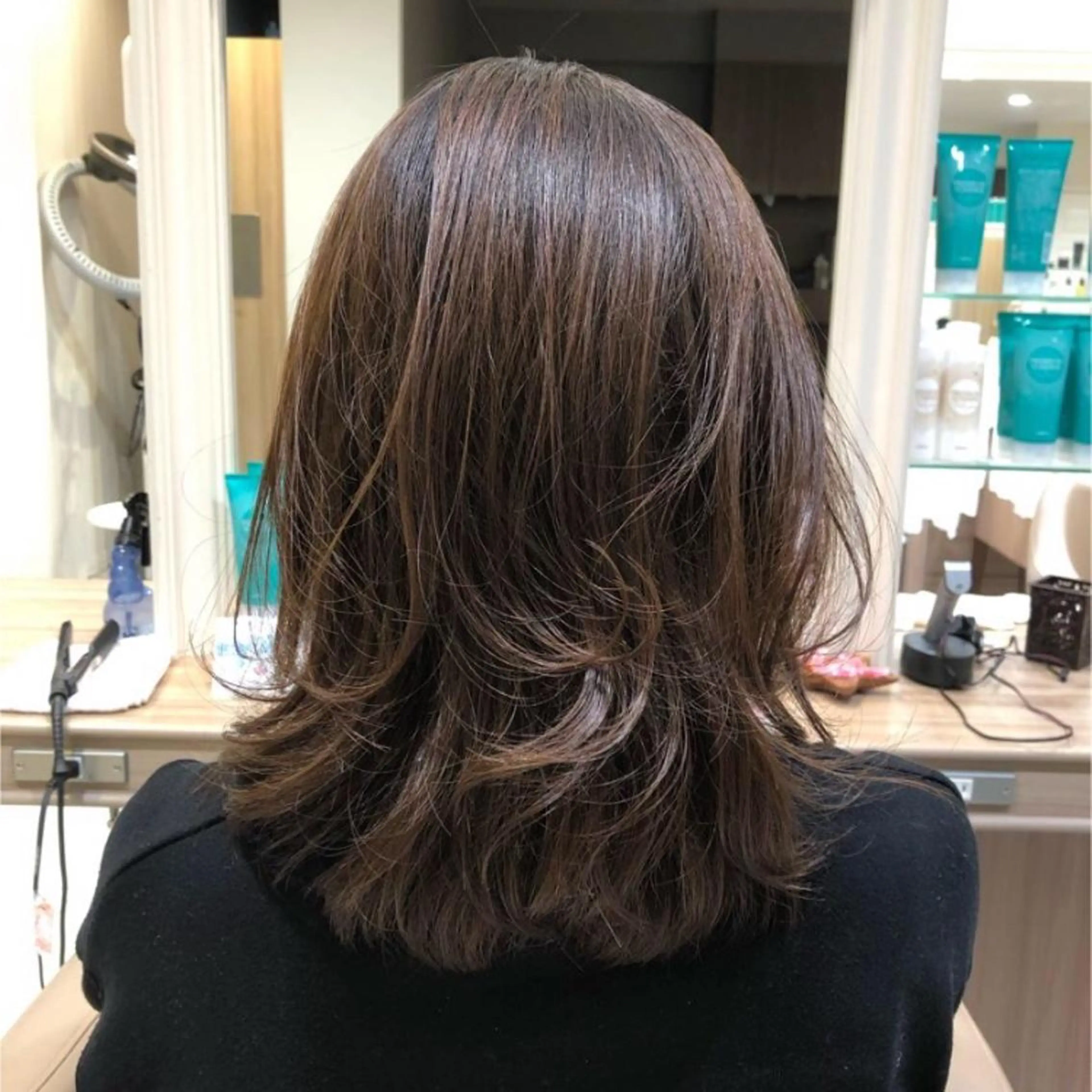 セミロング カジサ ケイコのヘアスタイル