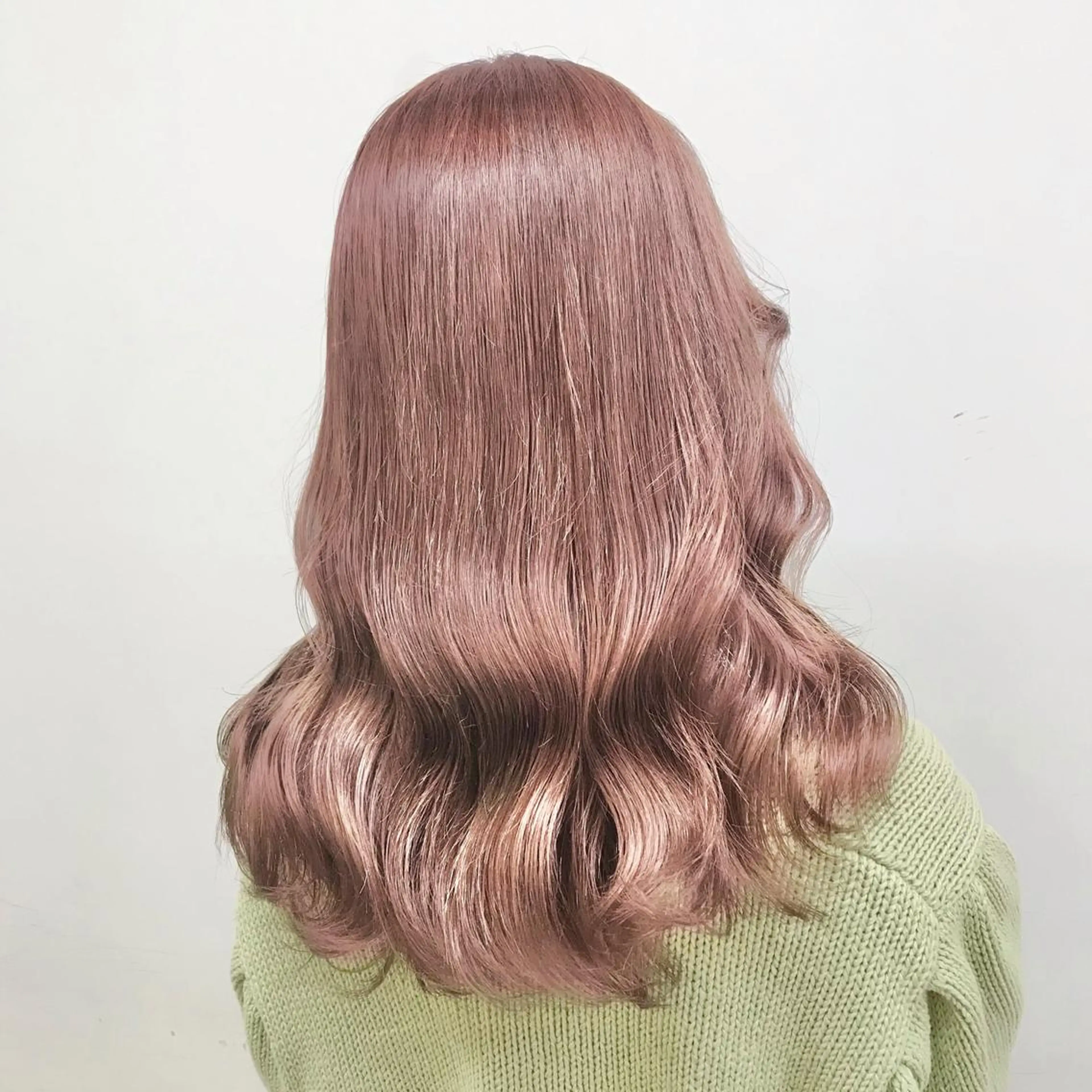 セミロング カラー 🩵ハイトーン 美咲🩵のヘアスタイル