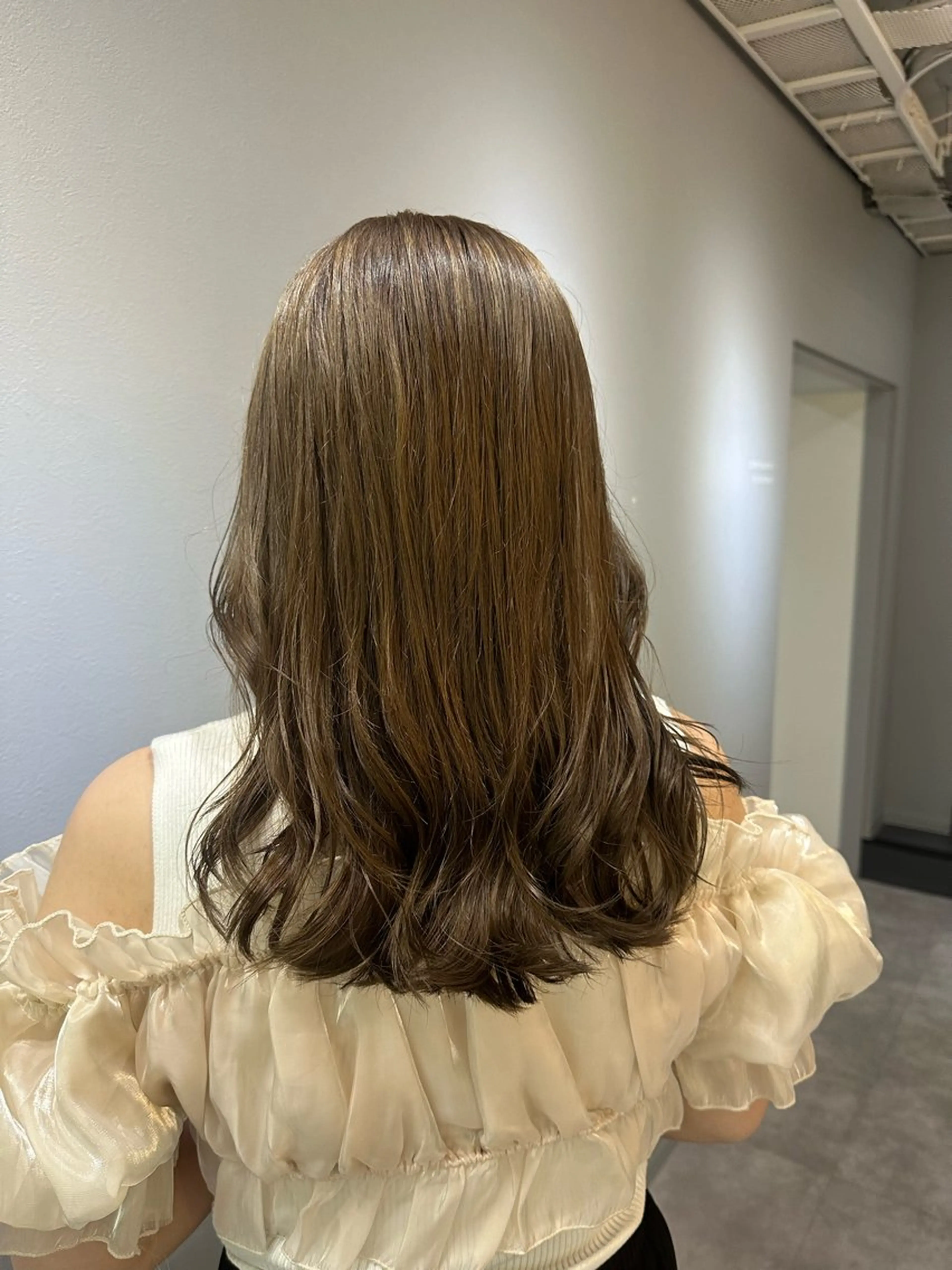セミロング カラー ベージュカラー ハイライトカラー ハイライト アッシュカラーやアレ ンジ得意🌿RIKOのヘアスタイル