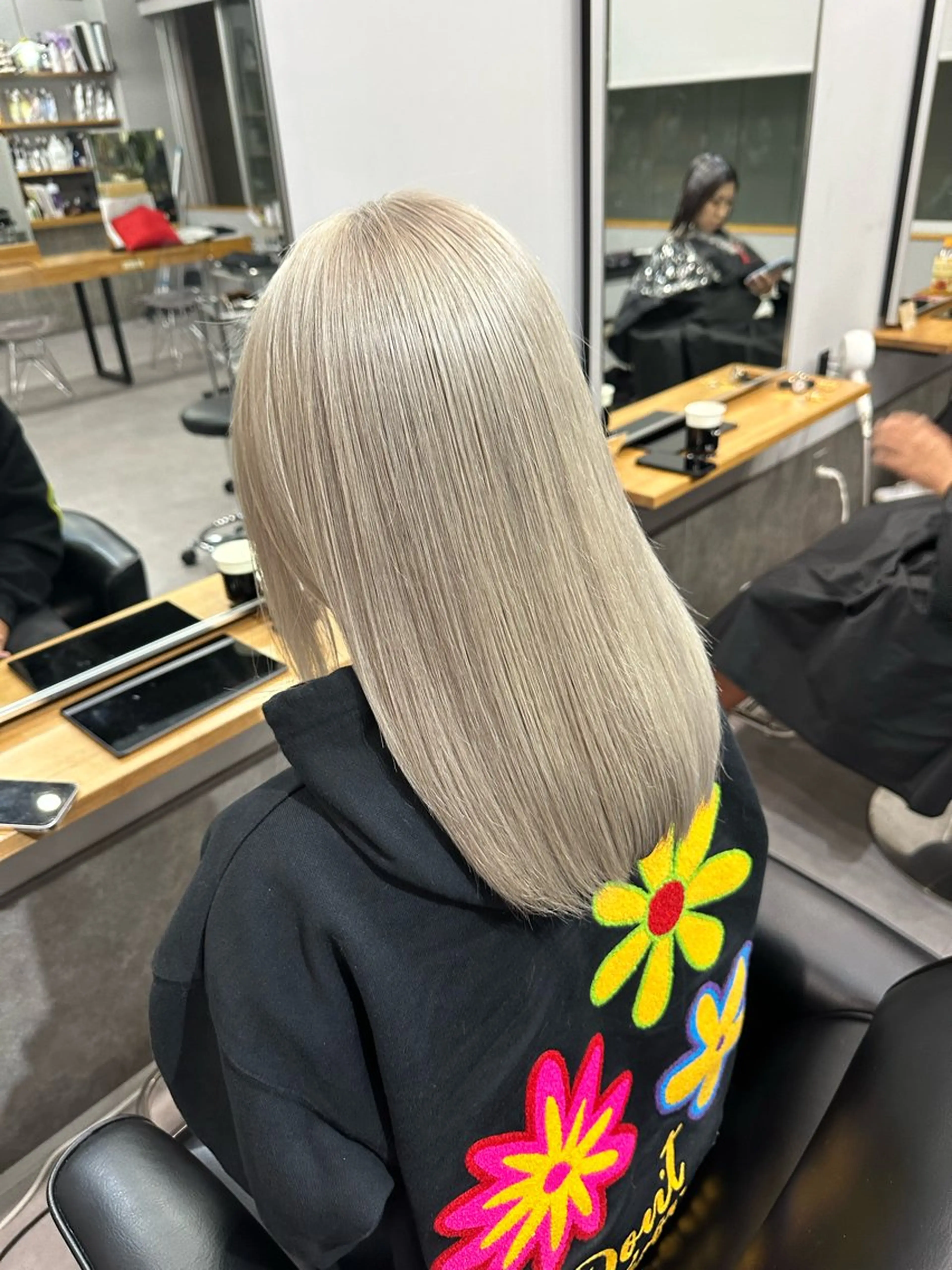 セミロング カラー ブロンド ハイトーンカラー kira/ブリーチ/ ハイトーン/烏丸のヘアスタイル