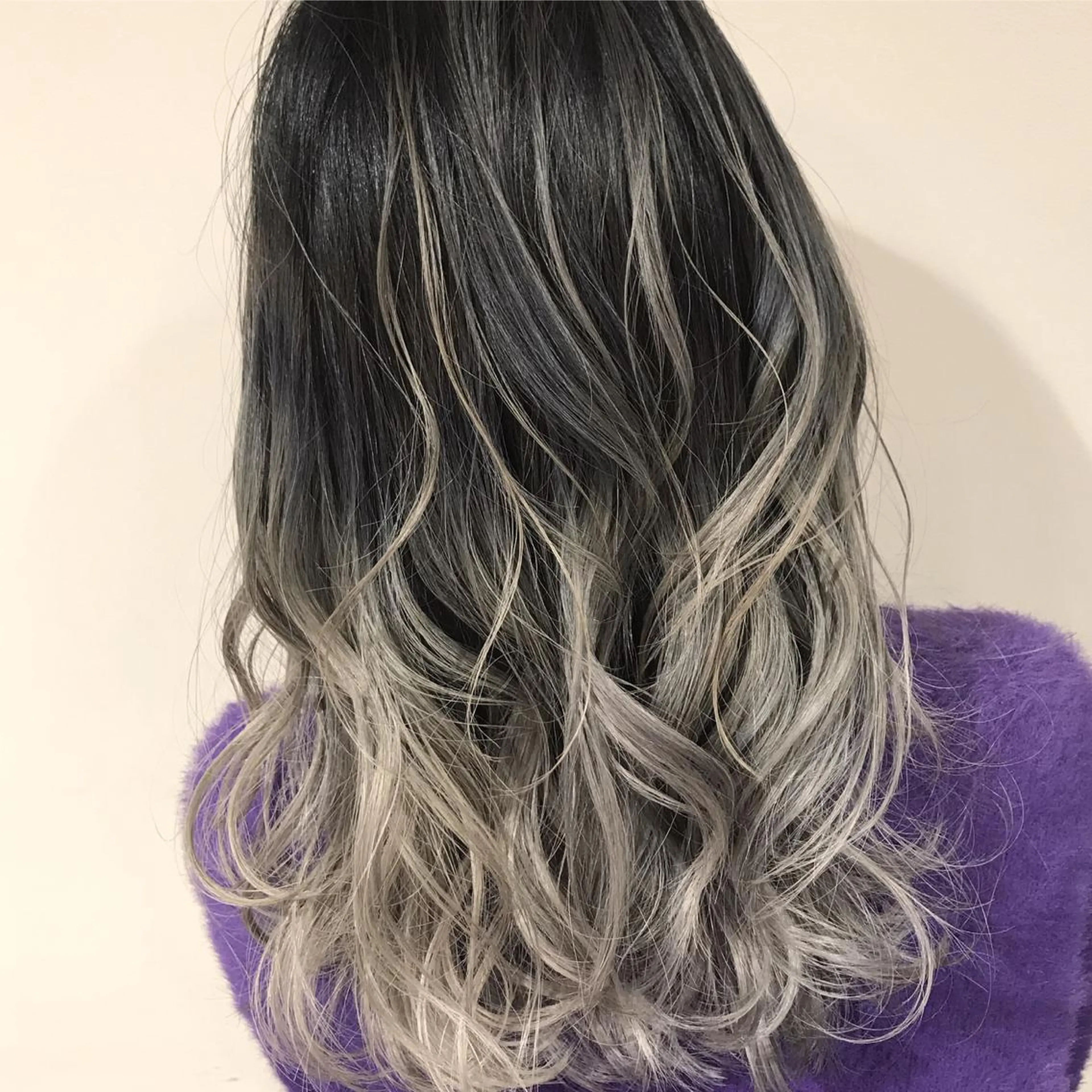 ミディアム カラー アッシュ アッシュグレー アッシュグレージュ バレイヤージュ ブリーチ 髪質改善カラー韓国風 レイヤーtudaのヘアスタイル