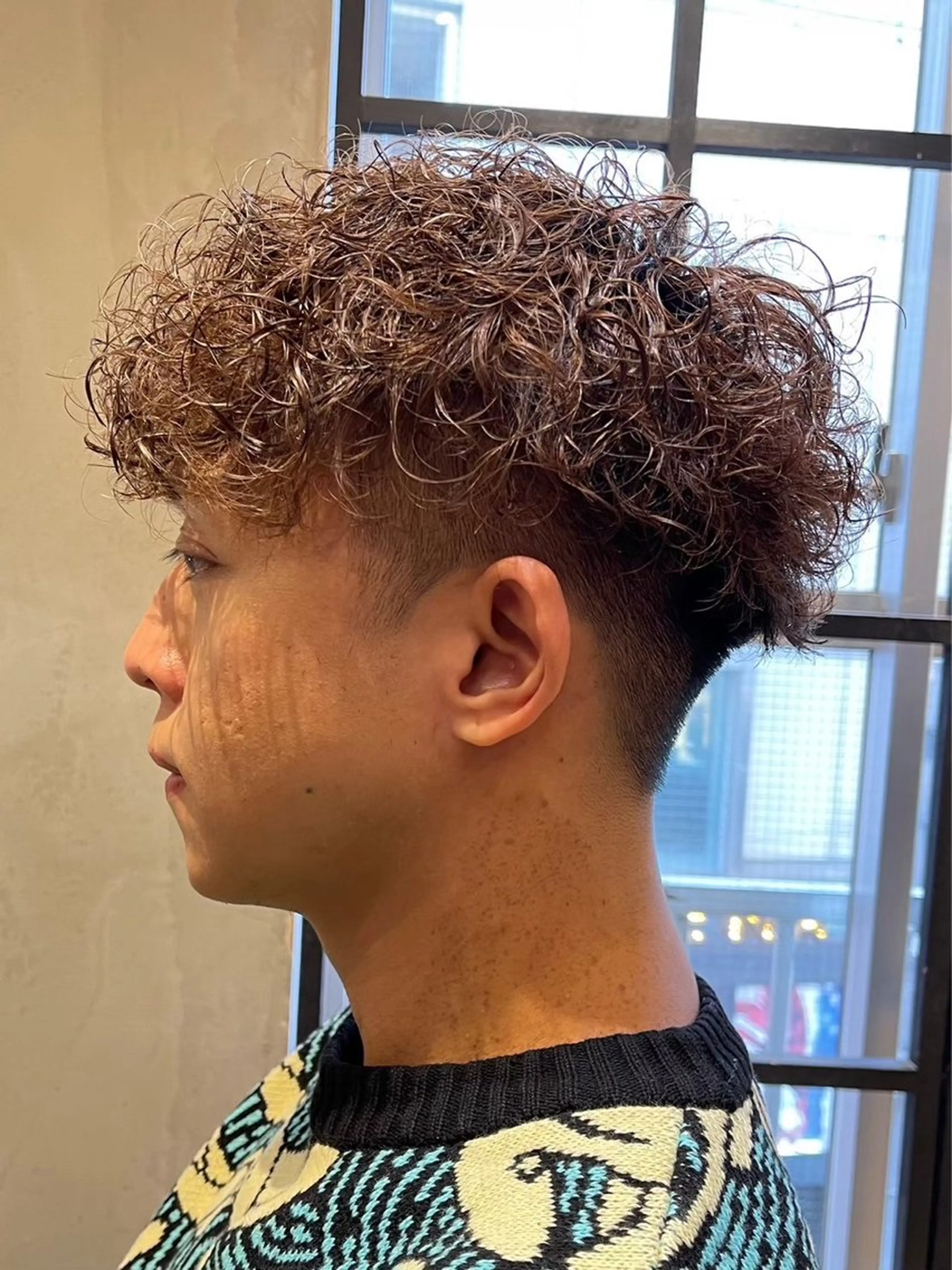 ショート ⚡メンズパーマフ ェードカットTomyのヘアスタイル
