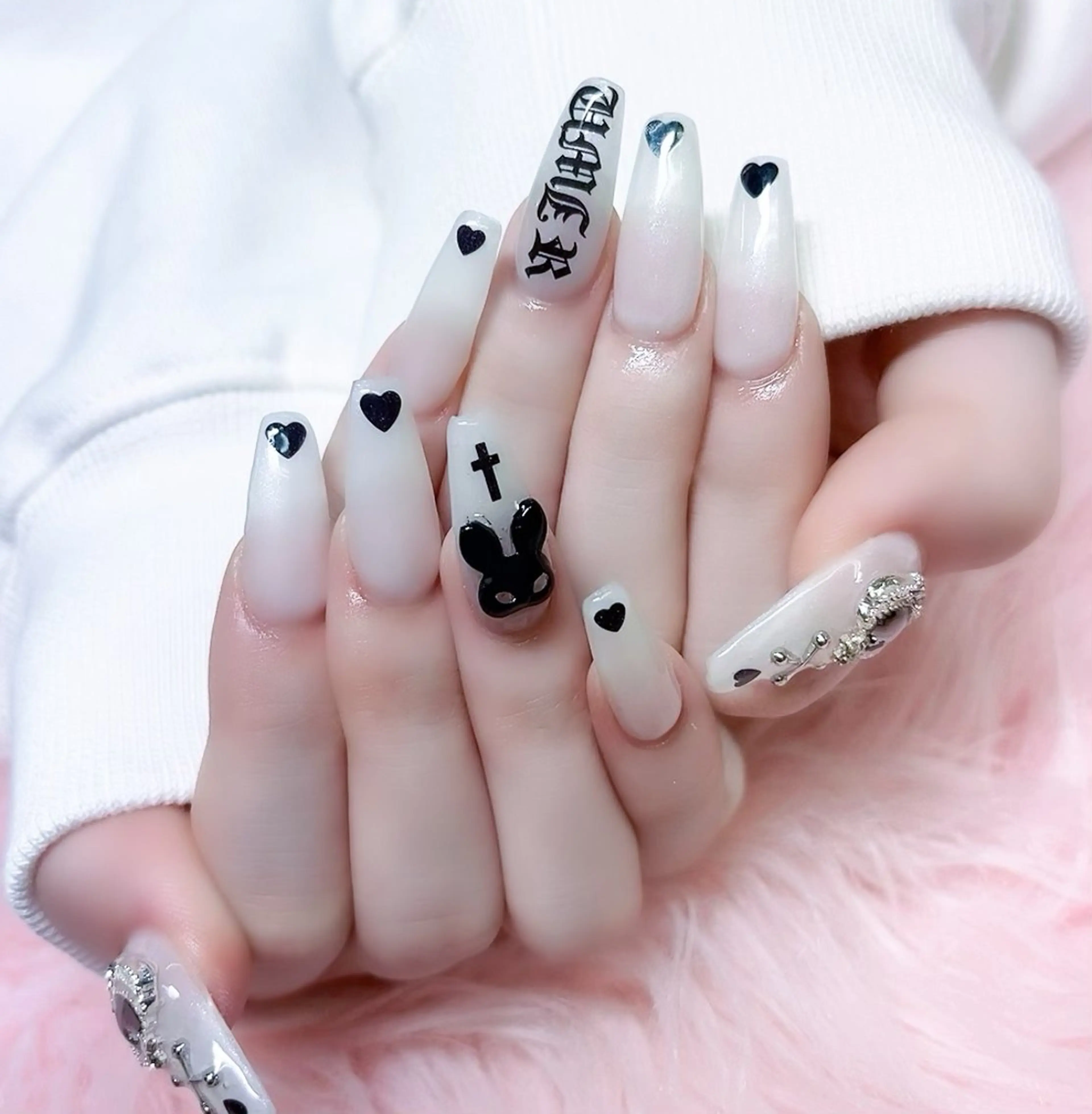 ネイル ハンドネイル MoonNail ユリ🌸のネイルデザイン