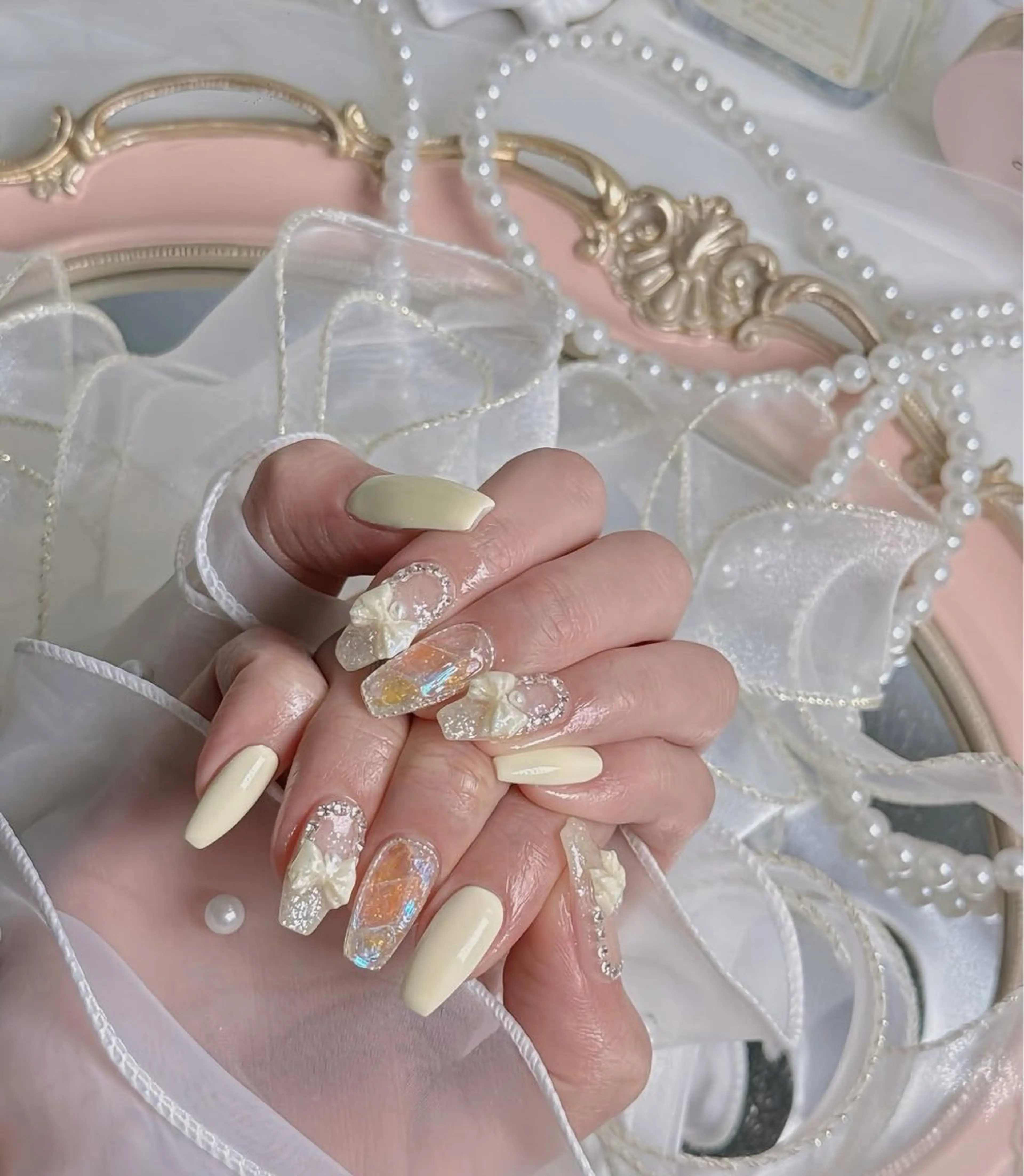 ネイル キラキラネイル マグネットネイル ぷっくりネイル 春ネイル ワンホンネイル ハンドネイル Lyna 池袋のネイルデザイン