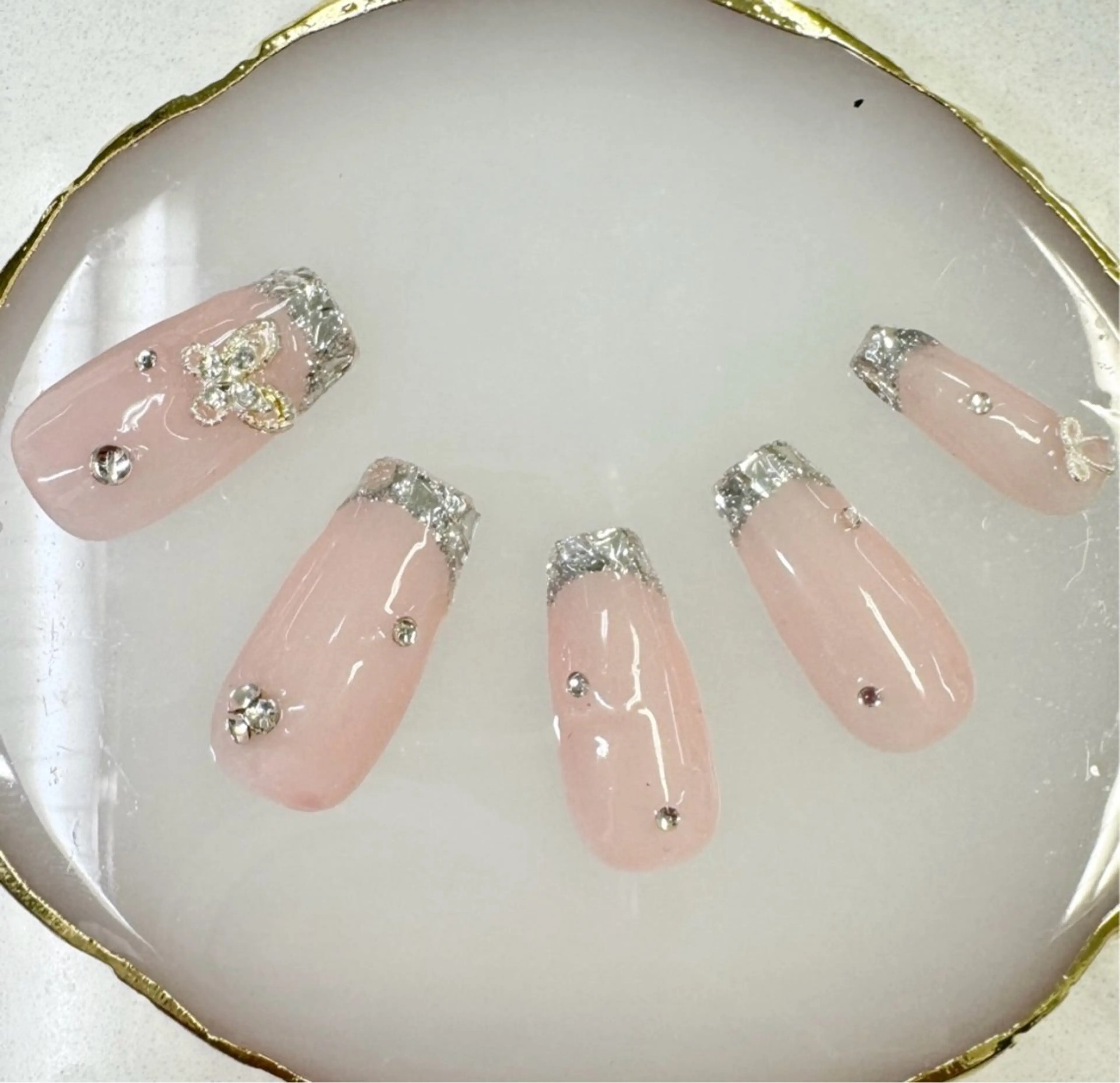 ネイル フットネイル フレンチネイル ガラスフレンチ 韓国ネイル マグネットネイル Queeens nailのネイルデザイン