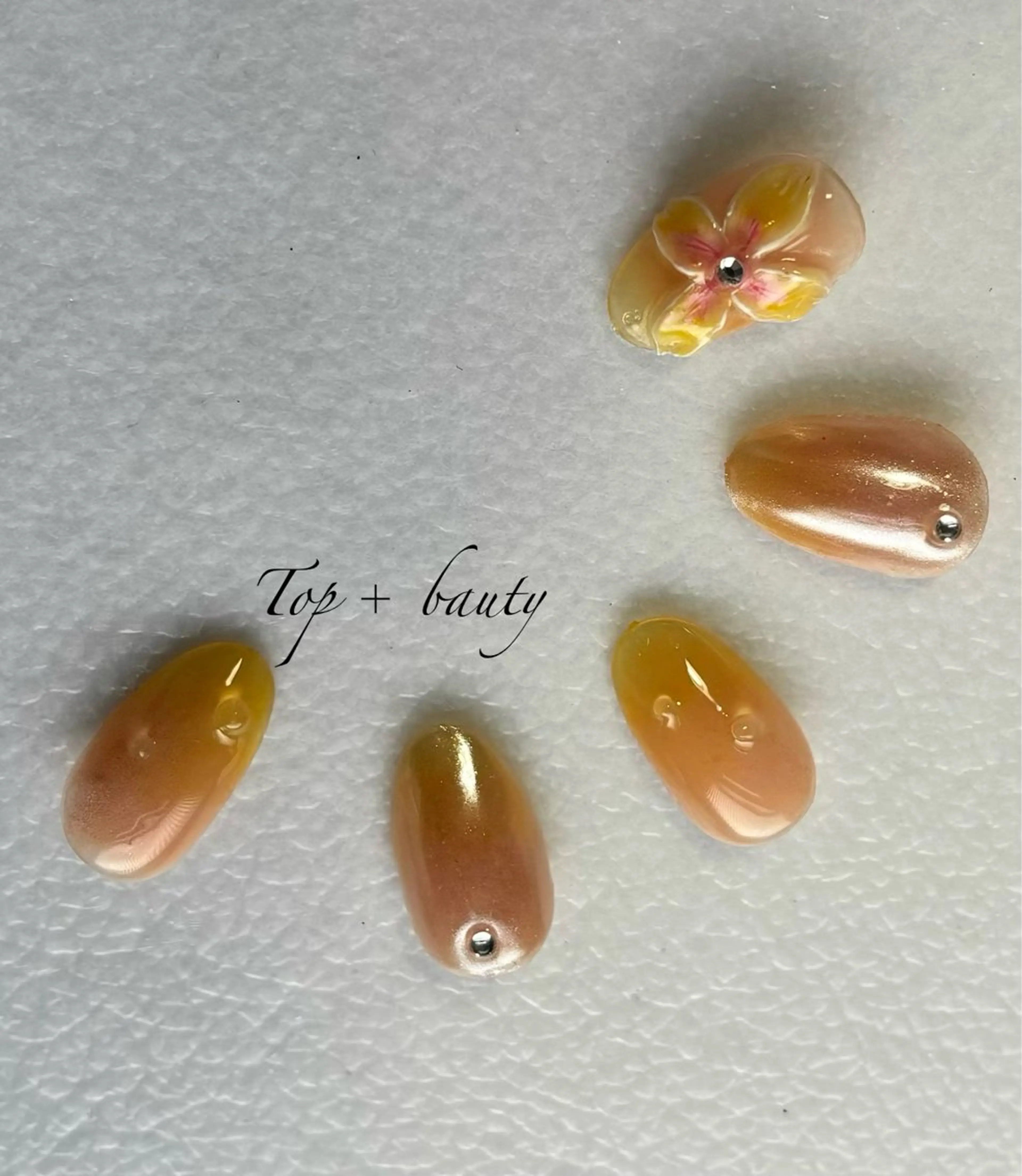 ネイル フラワーネイル オレンジ 黄色 T + B ❇︎ ayuのネイルデザイン