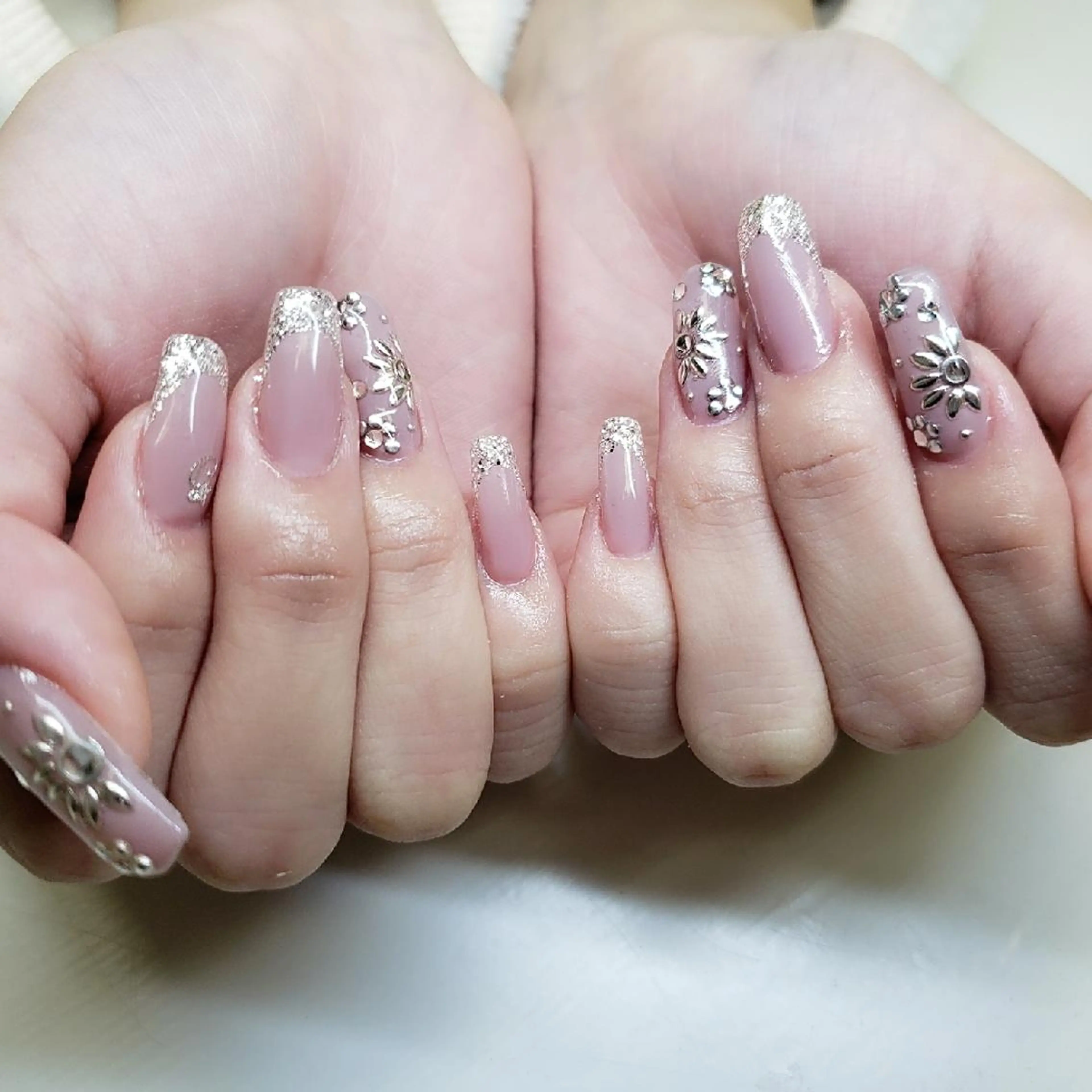 ミディアム ネイル ハンドネイル クロキ 。のネイルデザイン