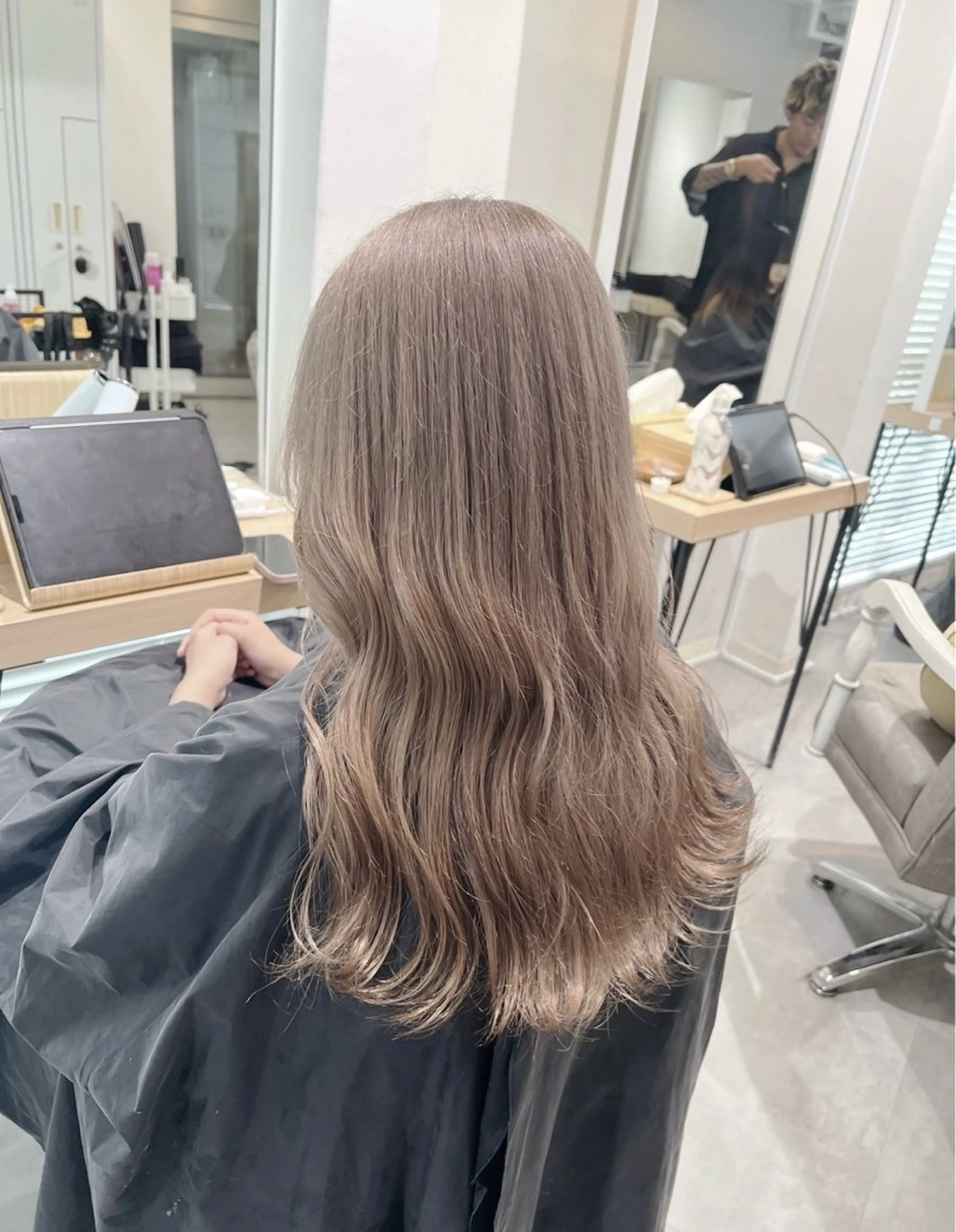 ロング カラー ベージュカラー ミルクティーベージュ ヘアカラー トリートメント 指名数No.1 /NAOYAのヘアスタイル