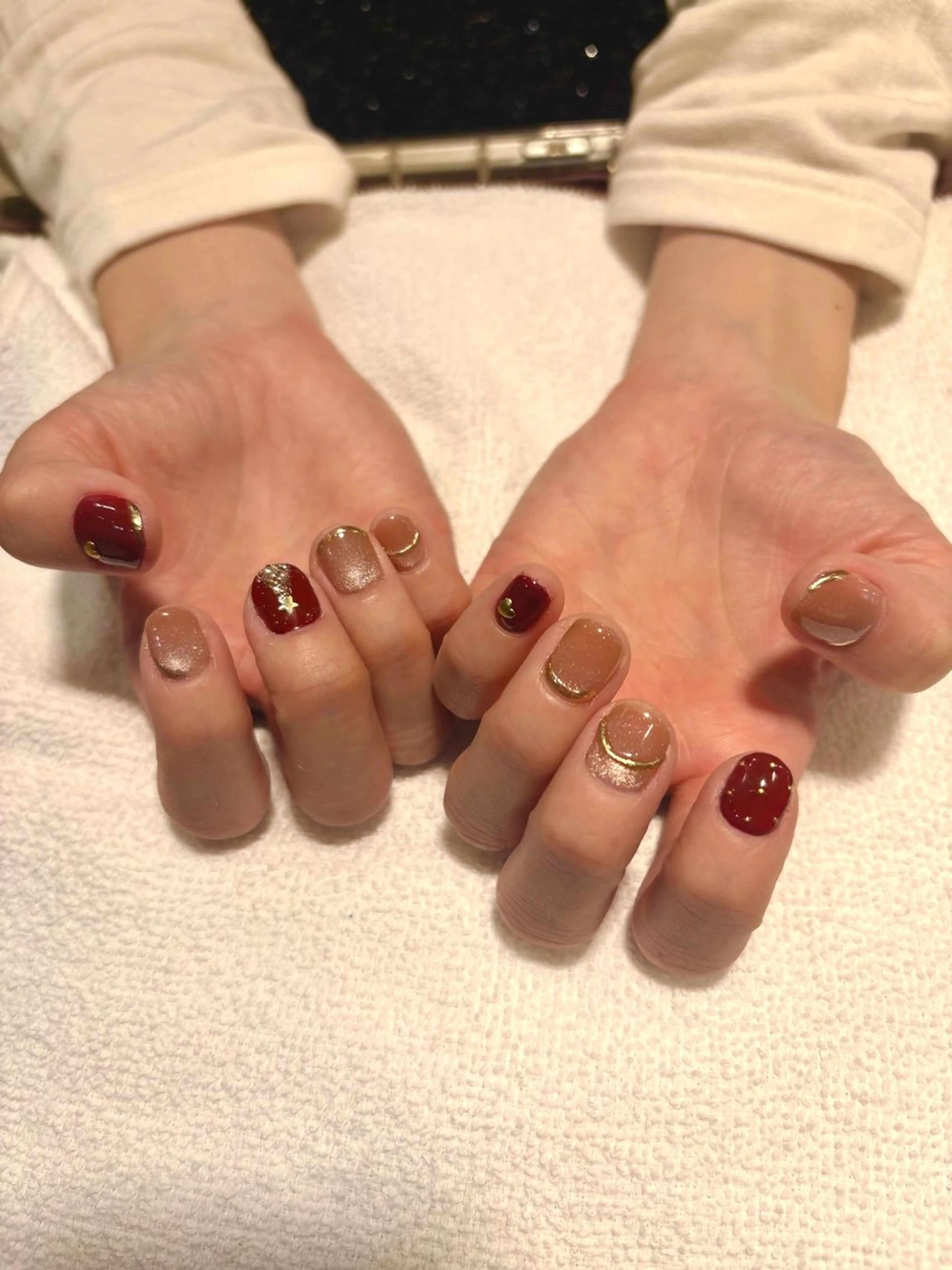 ネイル マグネットネイル 冬ネイル クリスマス ハンドネイル 菊池 菜月のヘアスタイル