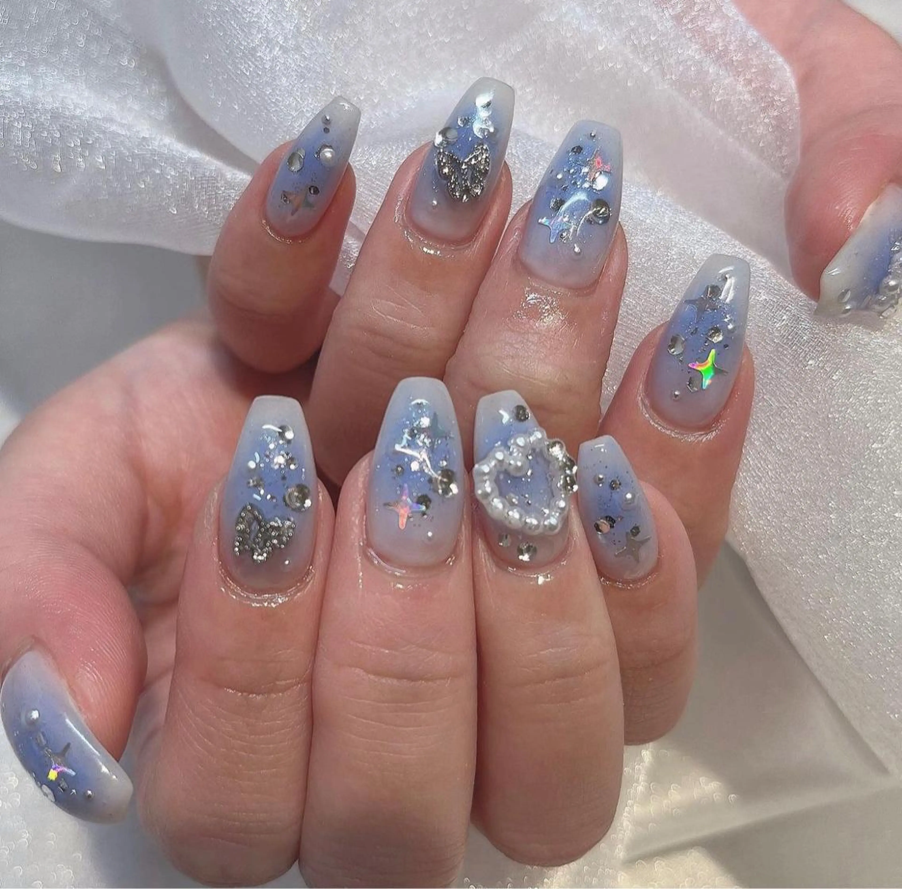 ネイル チークネイル キラキラネイル 水色 ハンドネイル ハンドケア Nail salon SEICAのネイルデザイン