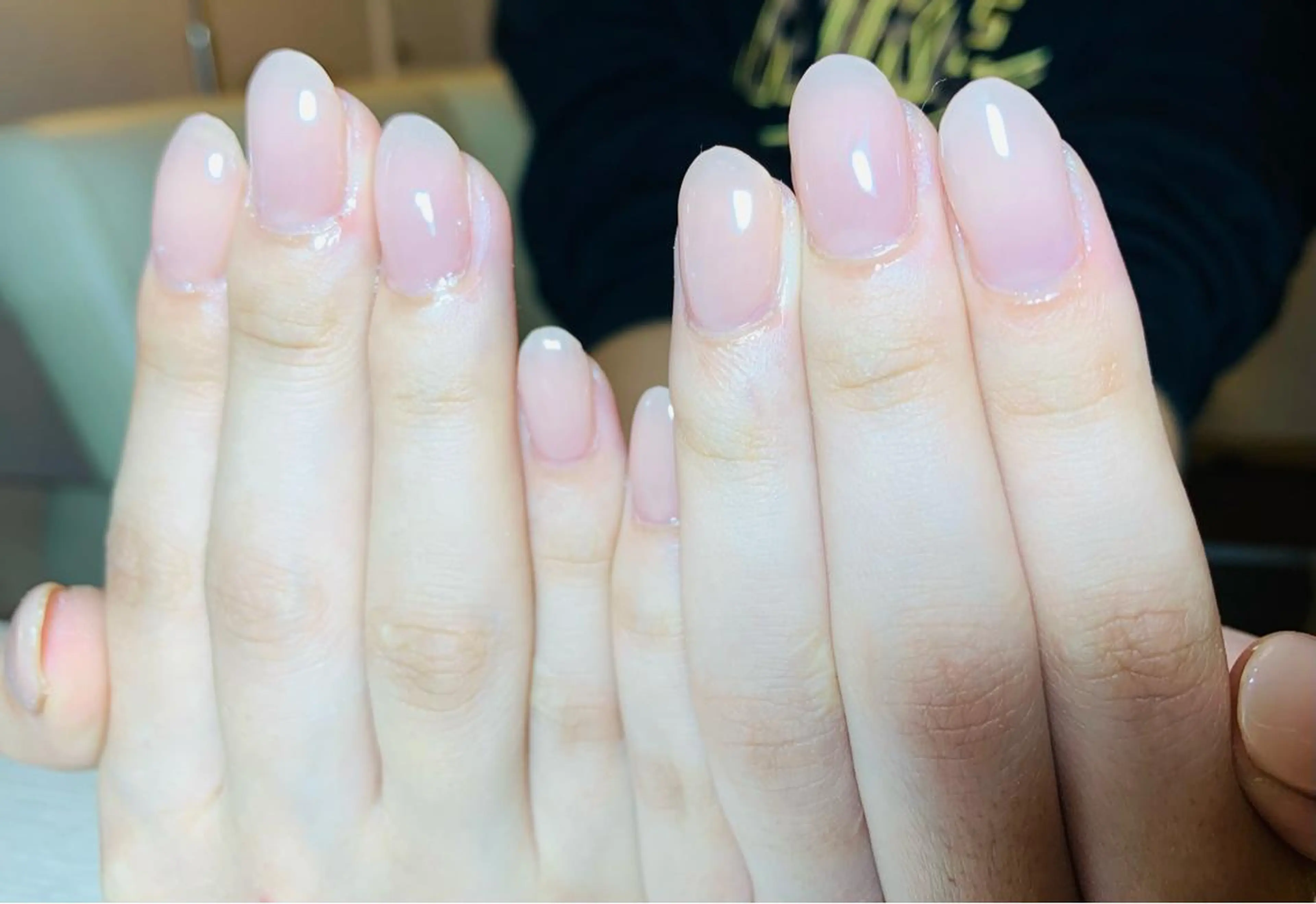 他店オフ可👍しっかりケアして、お仕事でジェルネイルできなくてもクリアジェルでコーティングしてキレイな艶にしていきます✨の写真