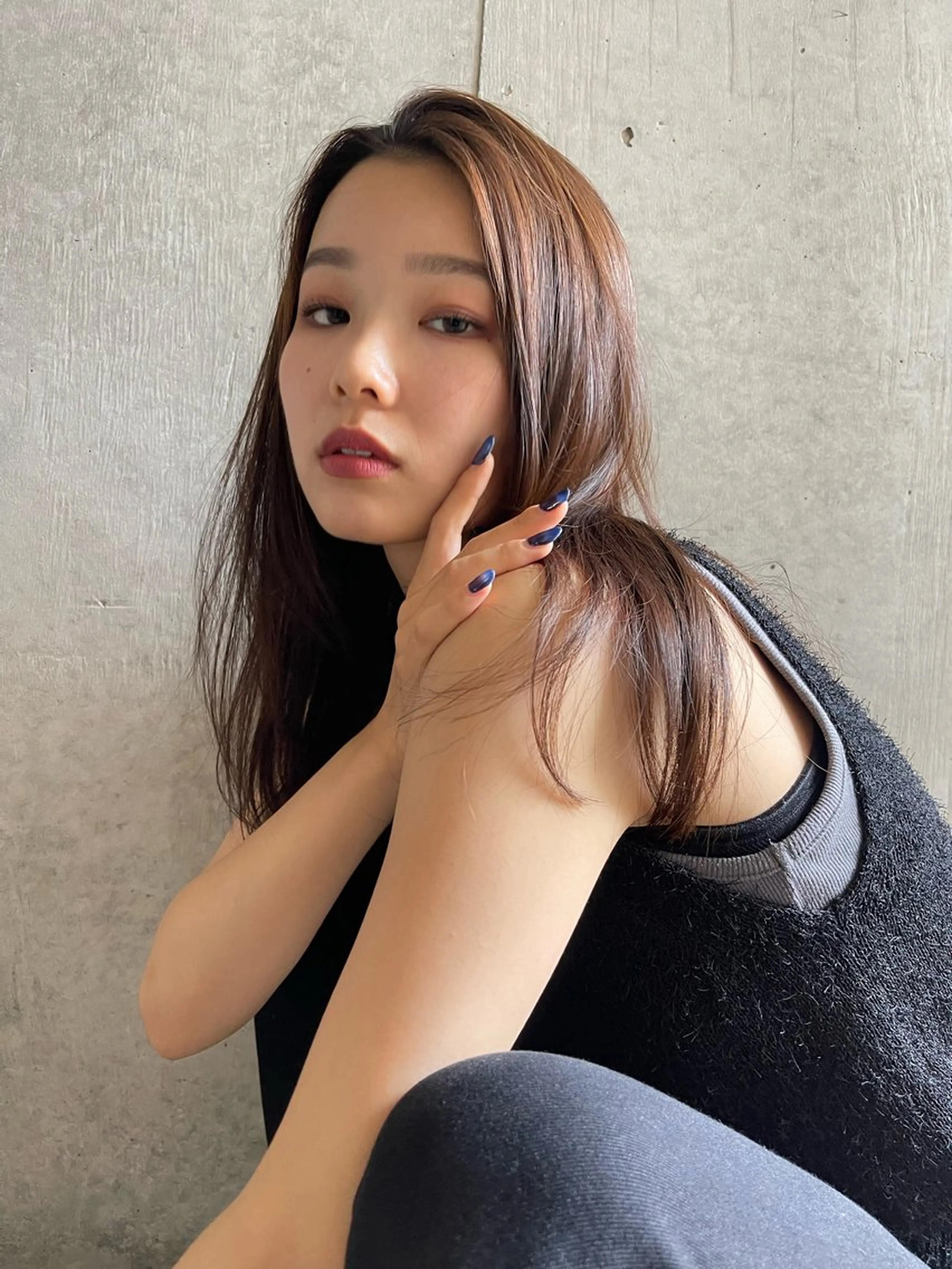 ロング 顔まわりレイヤー デザインカットのヘアスタイル