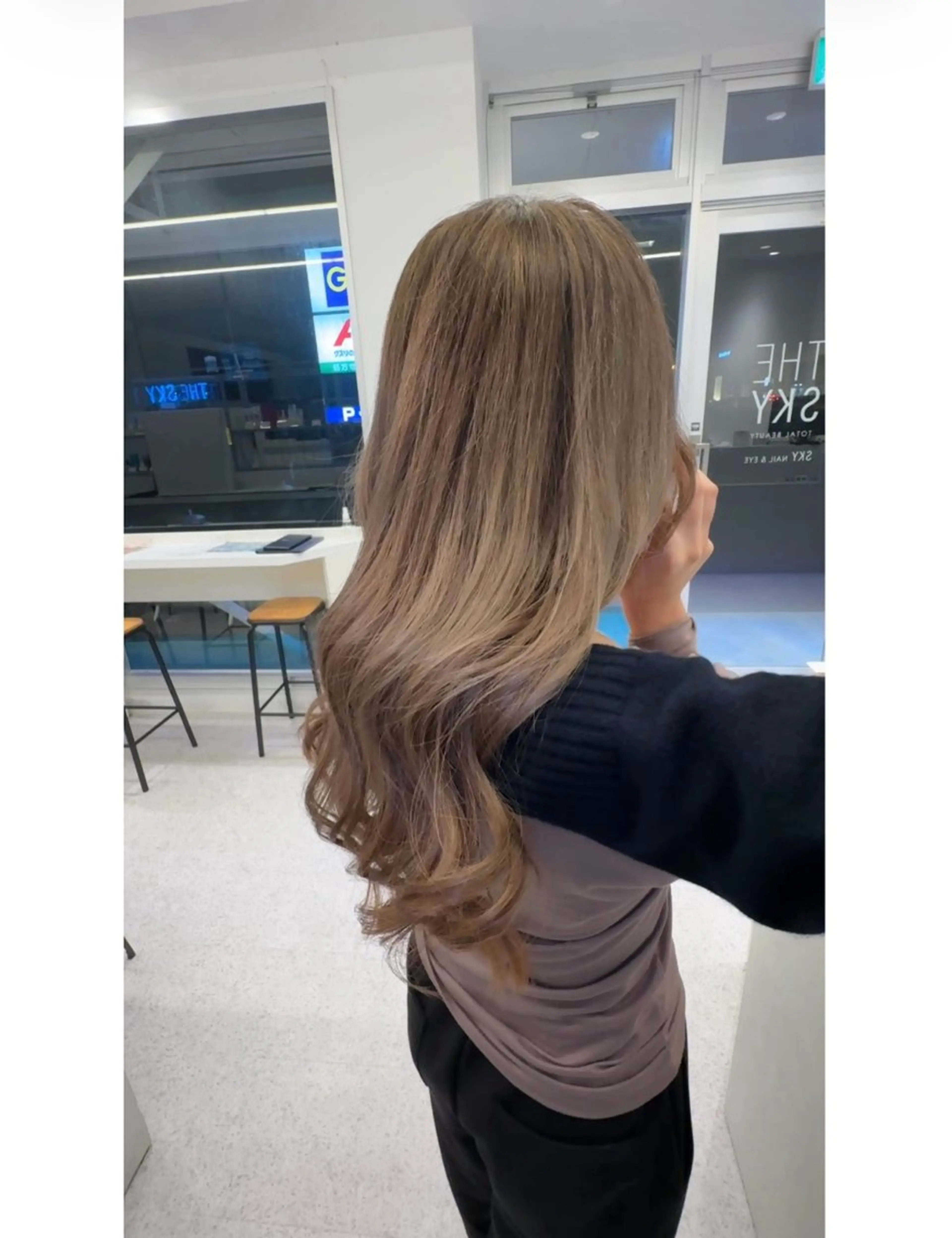 カラー グレージュ ミルクティーグレージュ ヘアカラー トリートメント 中 海斗のヘアスタイル