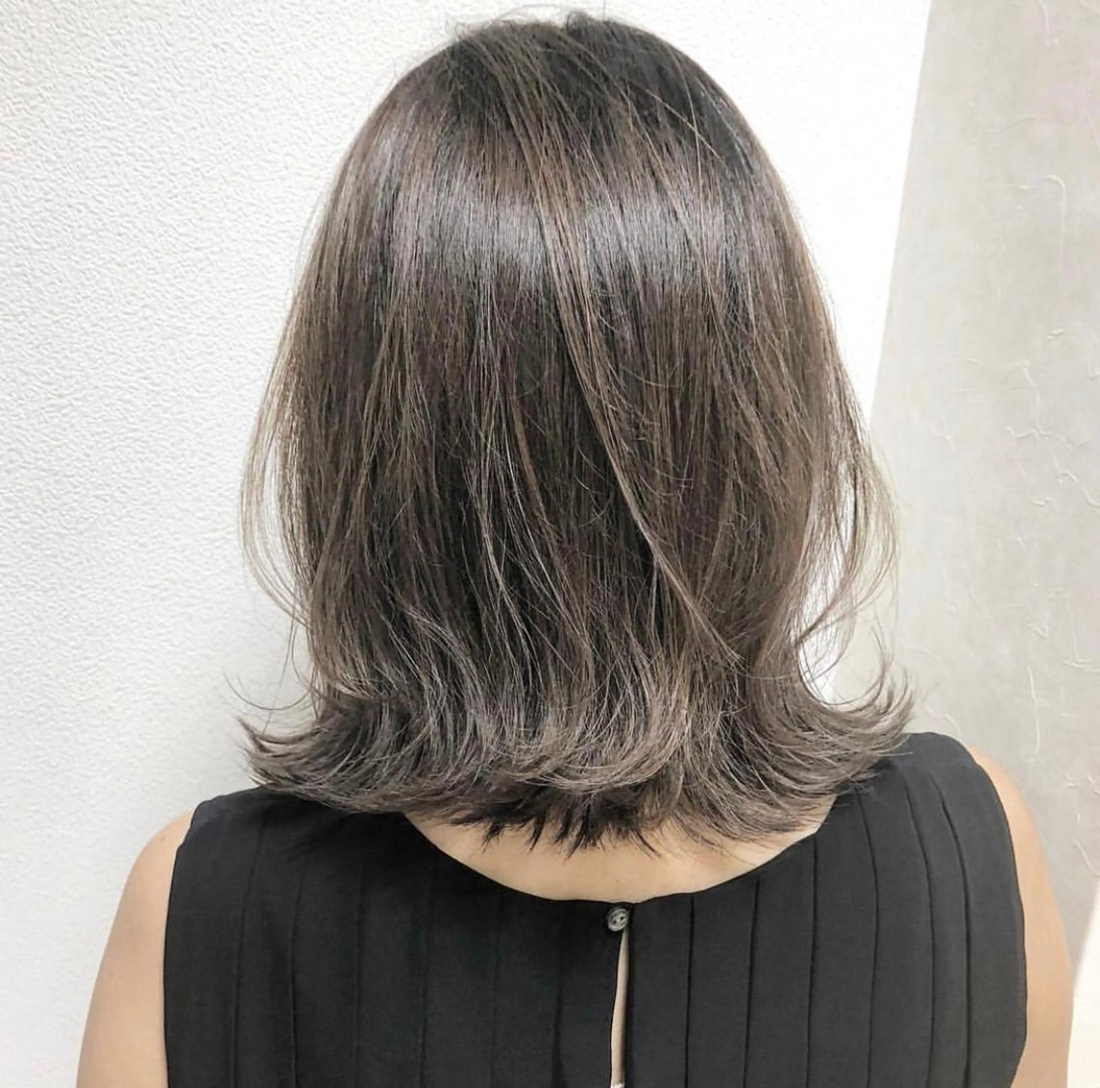 ミディアム カラー ベージュカラー &グループ代表取締役 KOHEIのヘアスタイル