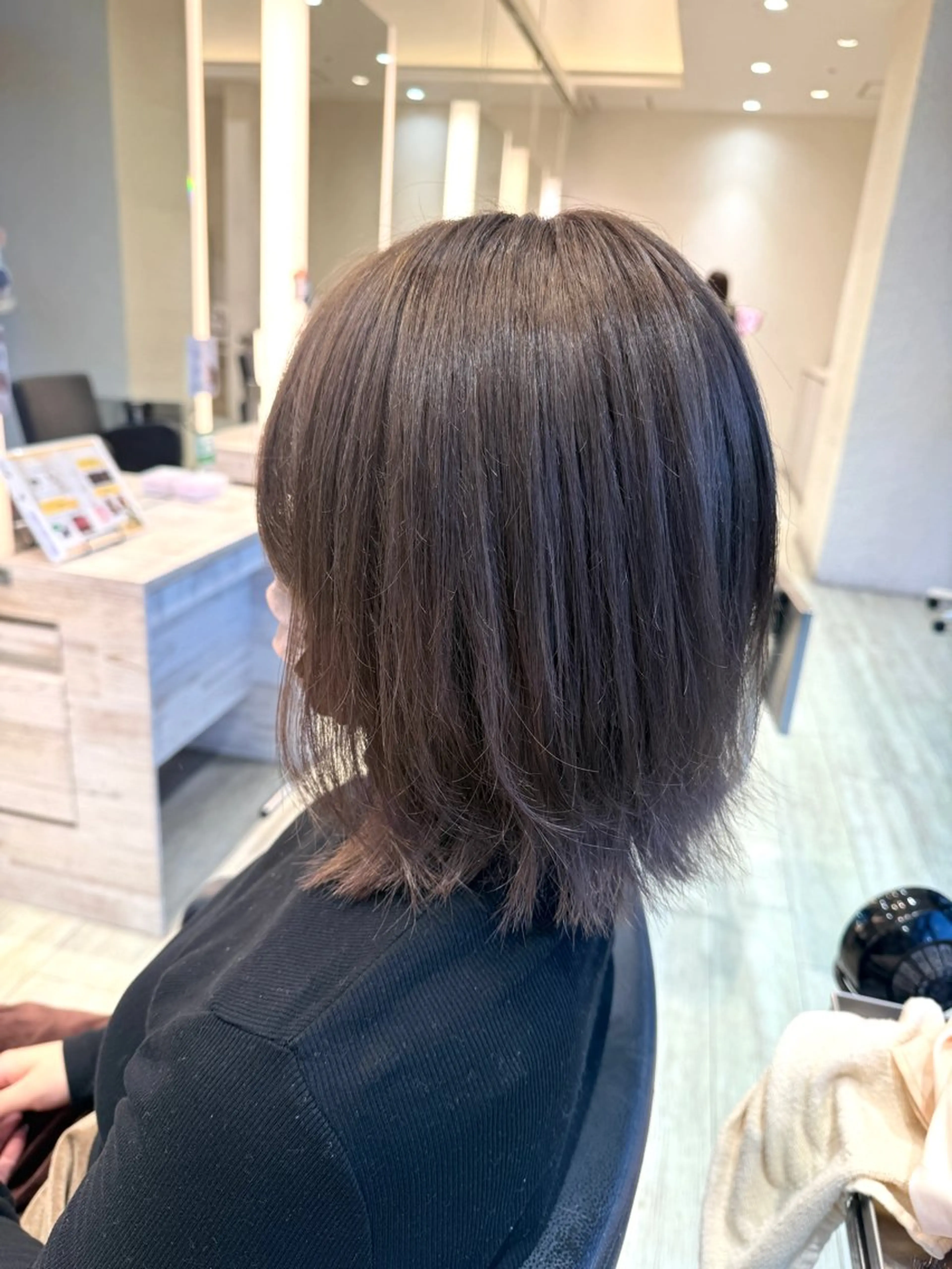 ミディアム カット ヘアカラー NYNY四條畷 嶌野衣純のヘアスタイル