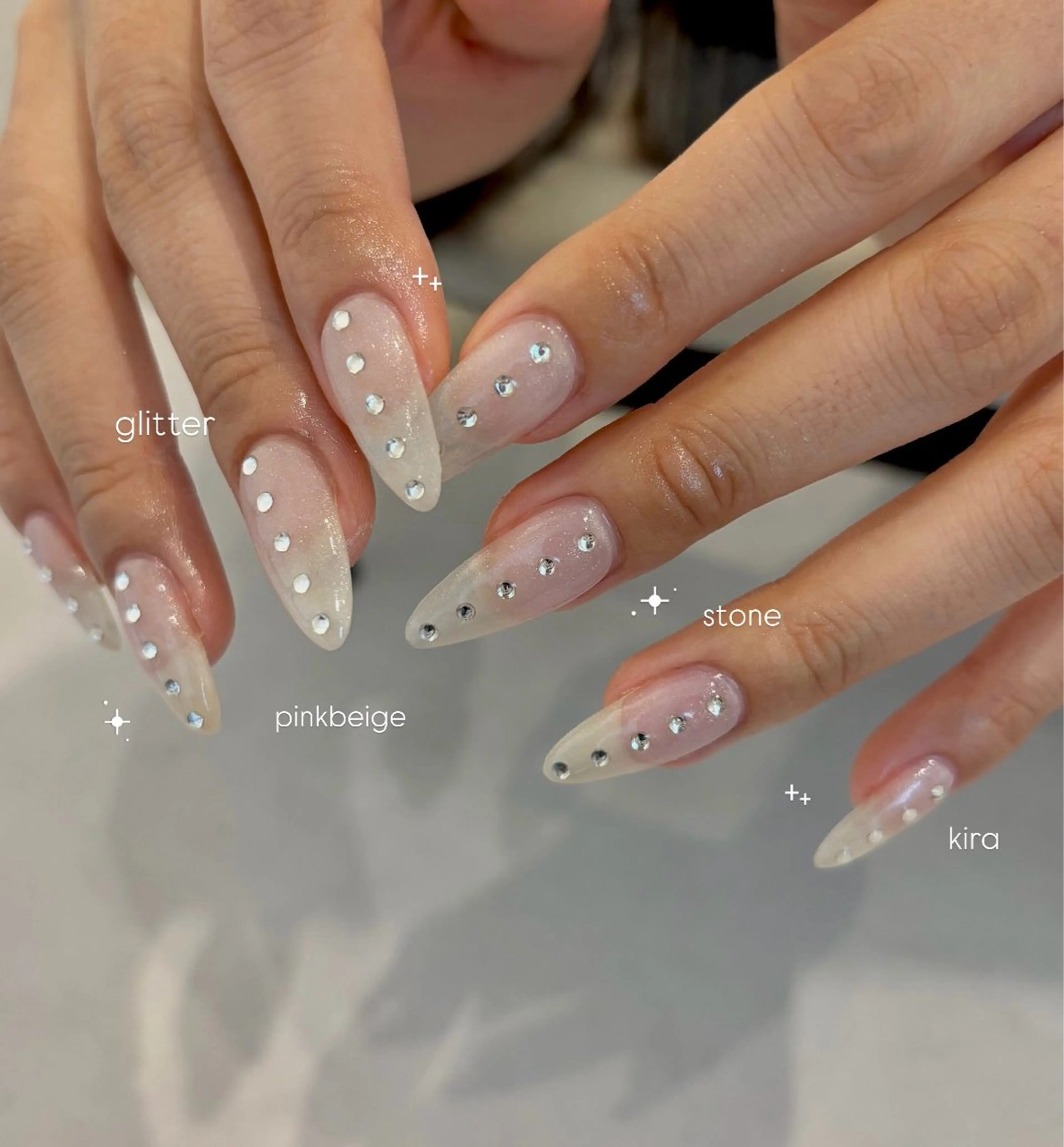 ネイル キラキラネイル ラメ(グリッター) ワンカラーネイル シンプルネイル ストーンネイル ハンドネイル ハンドケア enurk店 🍋 M I K U  *のその他イメージ