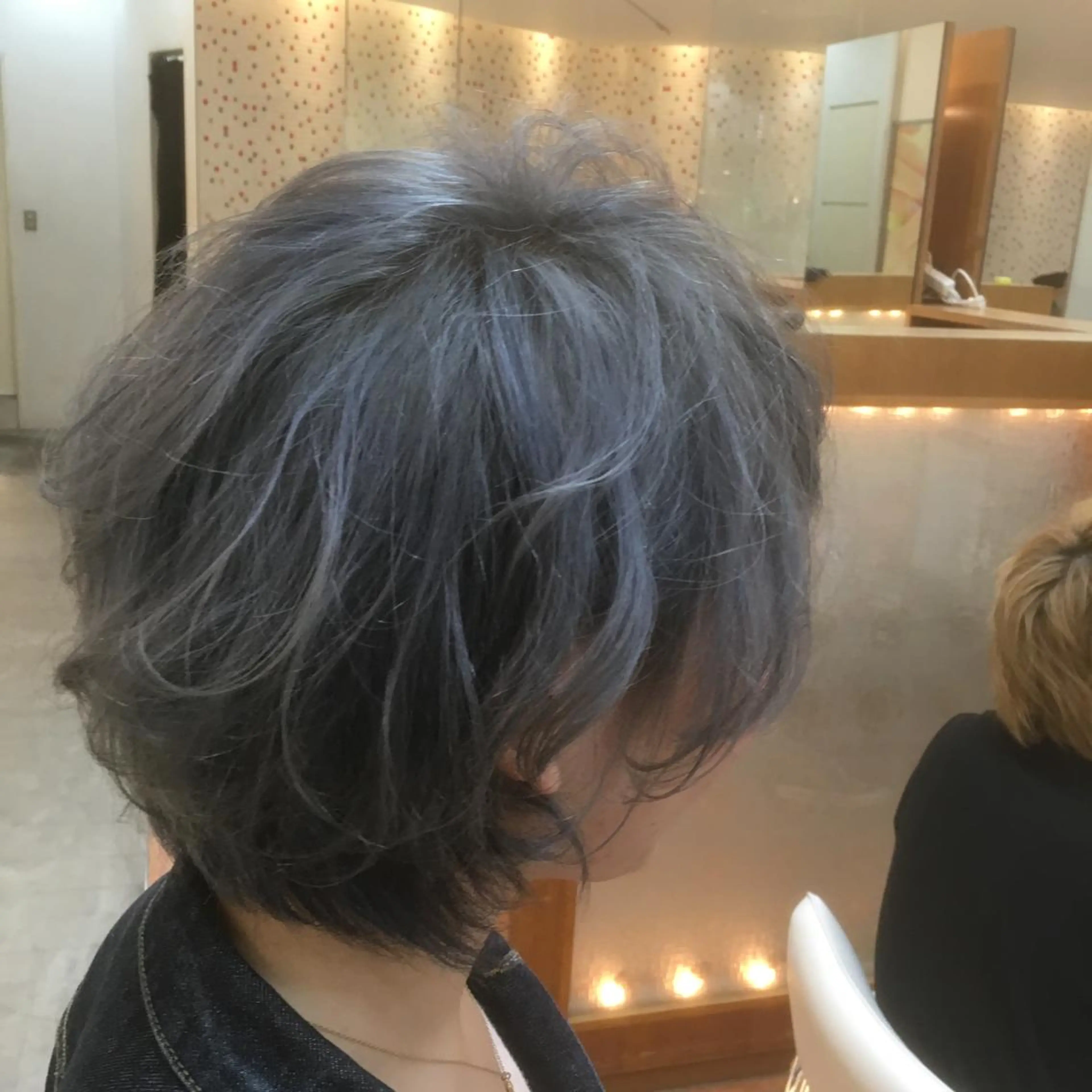 ショート カラー 白髪ぼかしハイライト 柳川拓哉のヘアスタイル