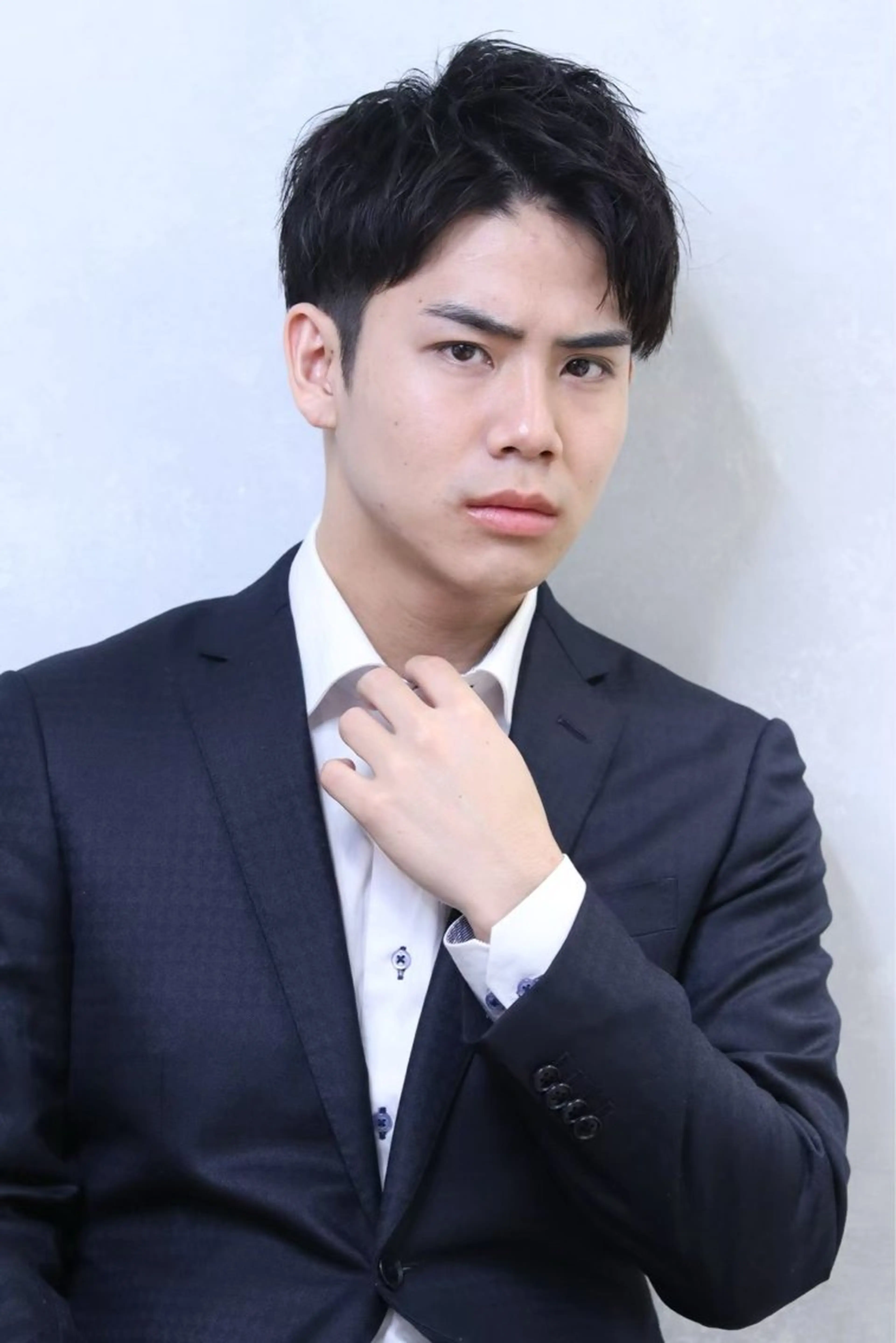 ショート メンズ アップバング ビジネス ショートヘア カット トリートメント ヘアセット サロンズ内B区画所属・新宿メンズ専門 メンズパーマ特化のヘアスタイル