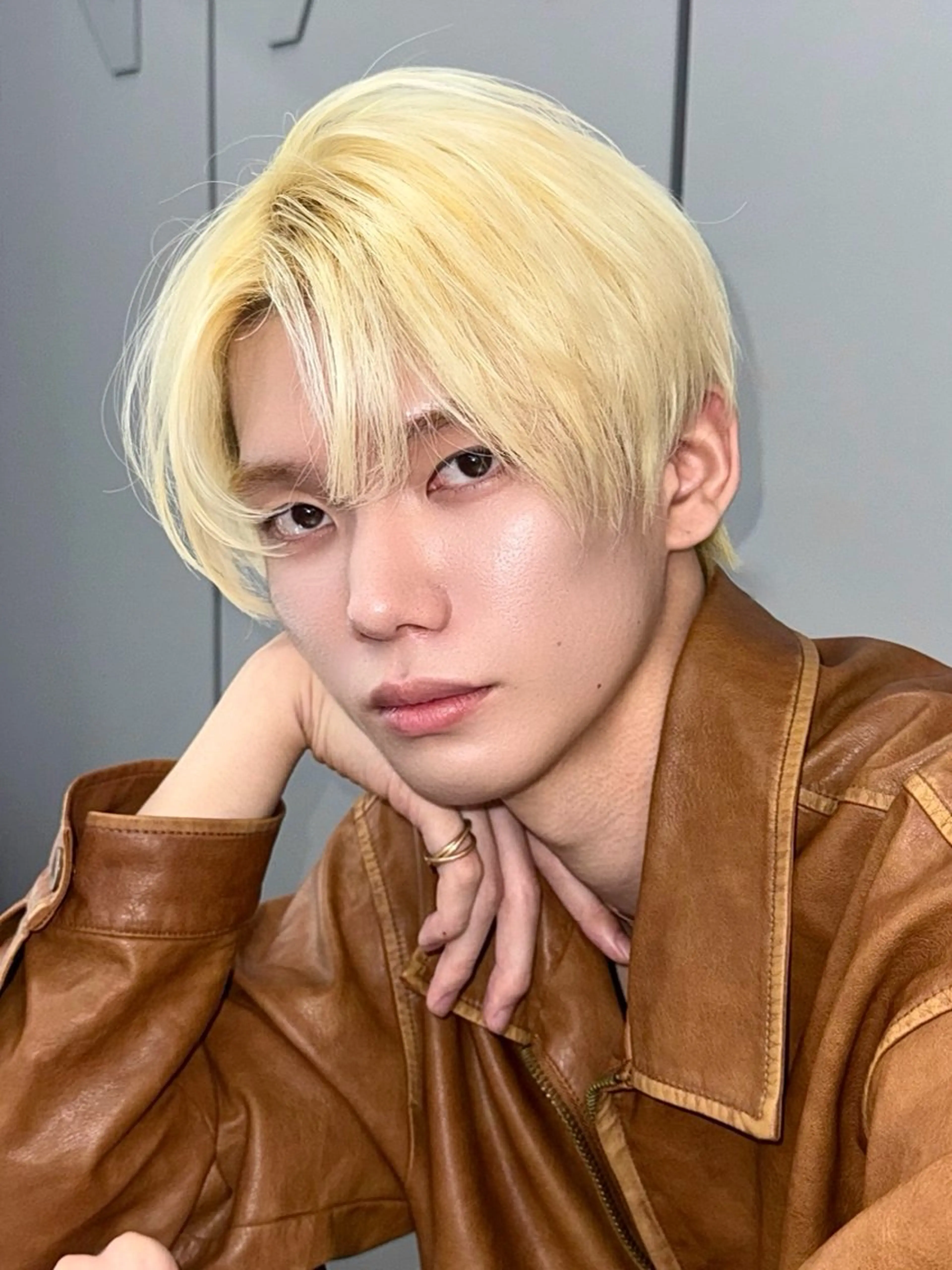 カラー メンズ メンズブリーチ センターパート ダウンパーマ カルマパーマ メンズ韓国風 ヘアカラー トリートメント Ayuki /福岡/メンズカットのヘアスタイル