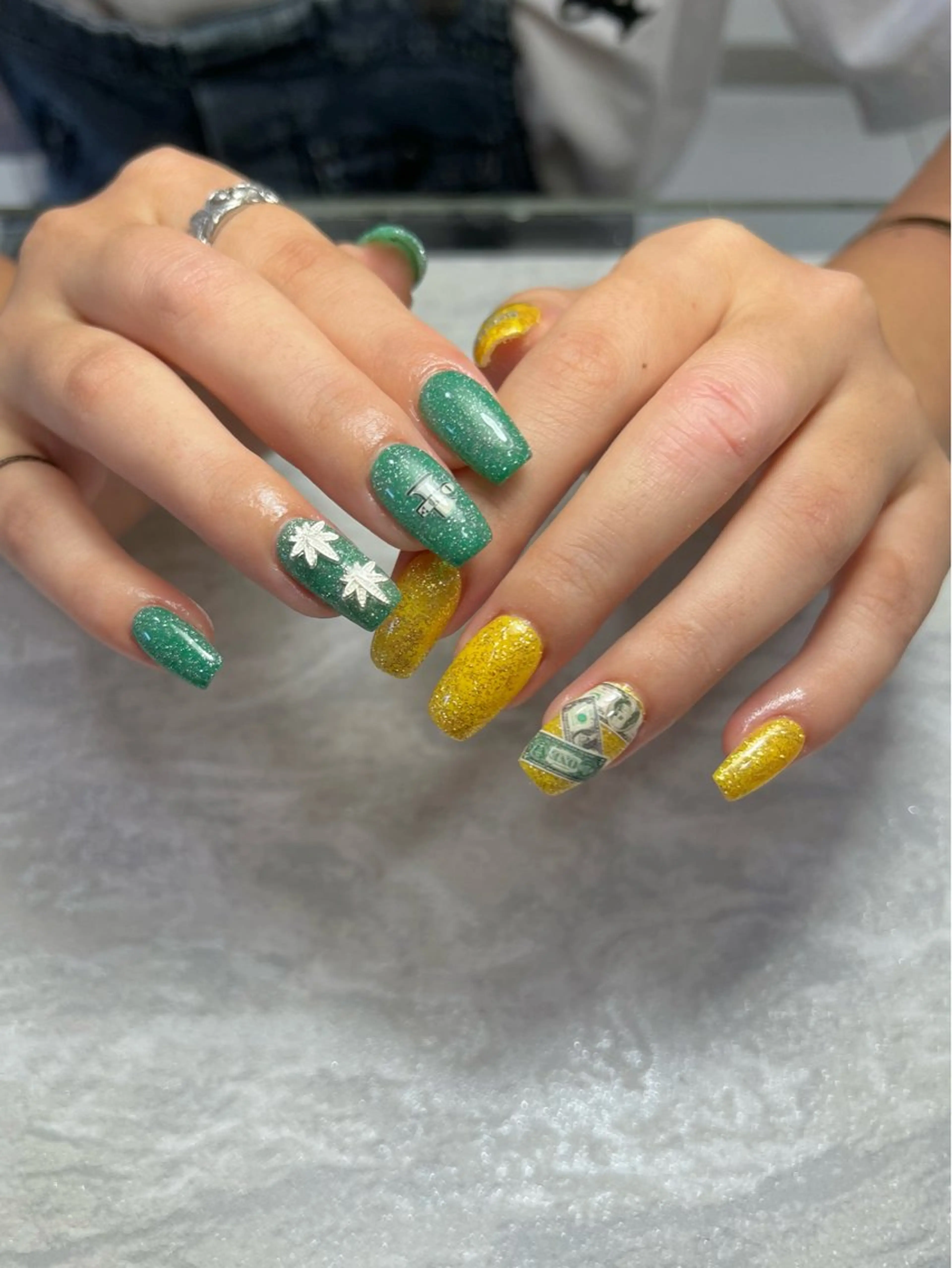 ネイル NAIL303 🛼 SHIORIのネイルデザイン