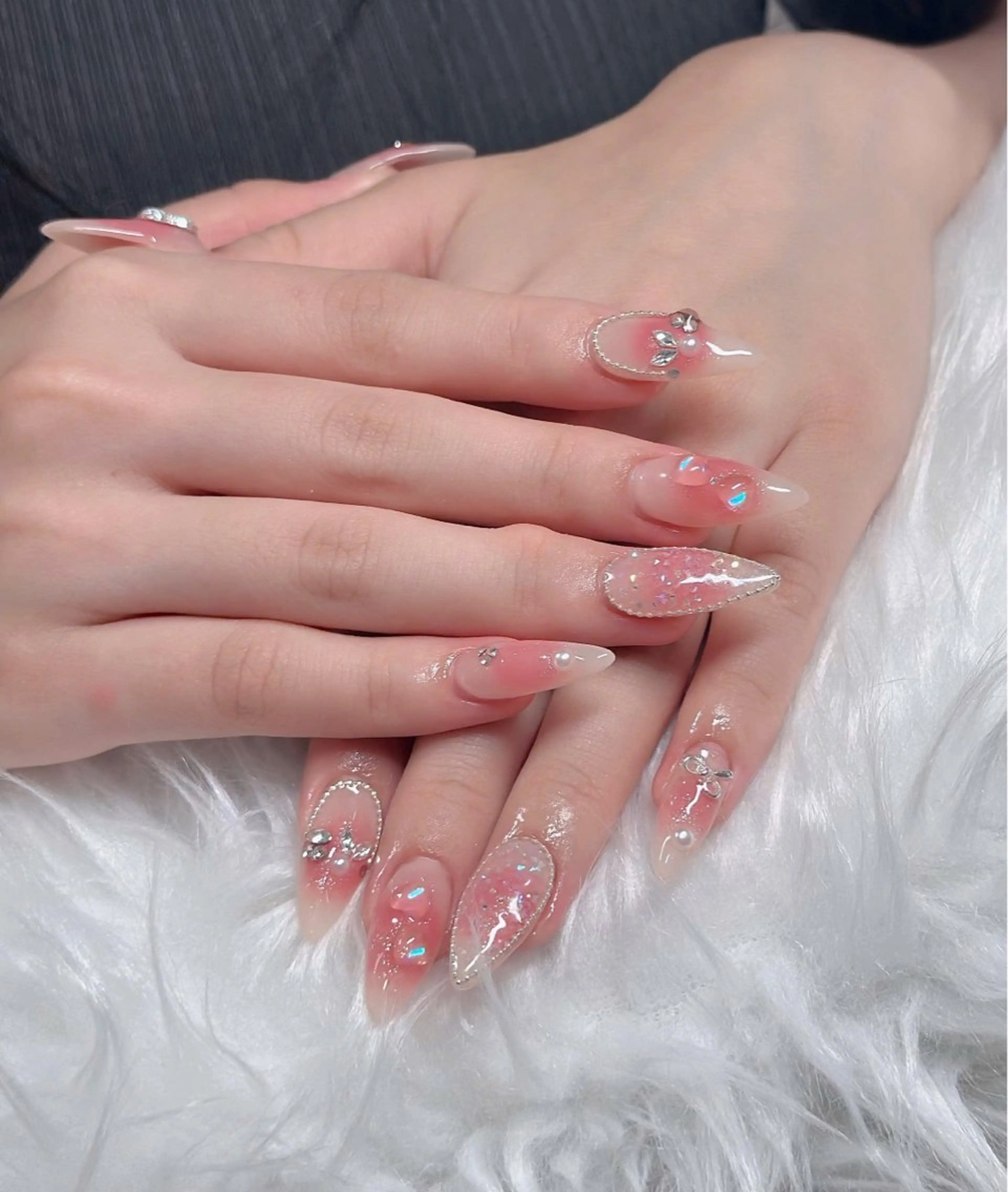 ネイル オーロラネイル フレンチネイル ジェルネイル ハロウィン キラキラネイル ハンドネイル H.baby Nail Salonのネイルデザイン