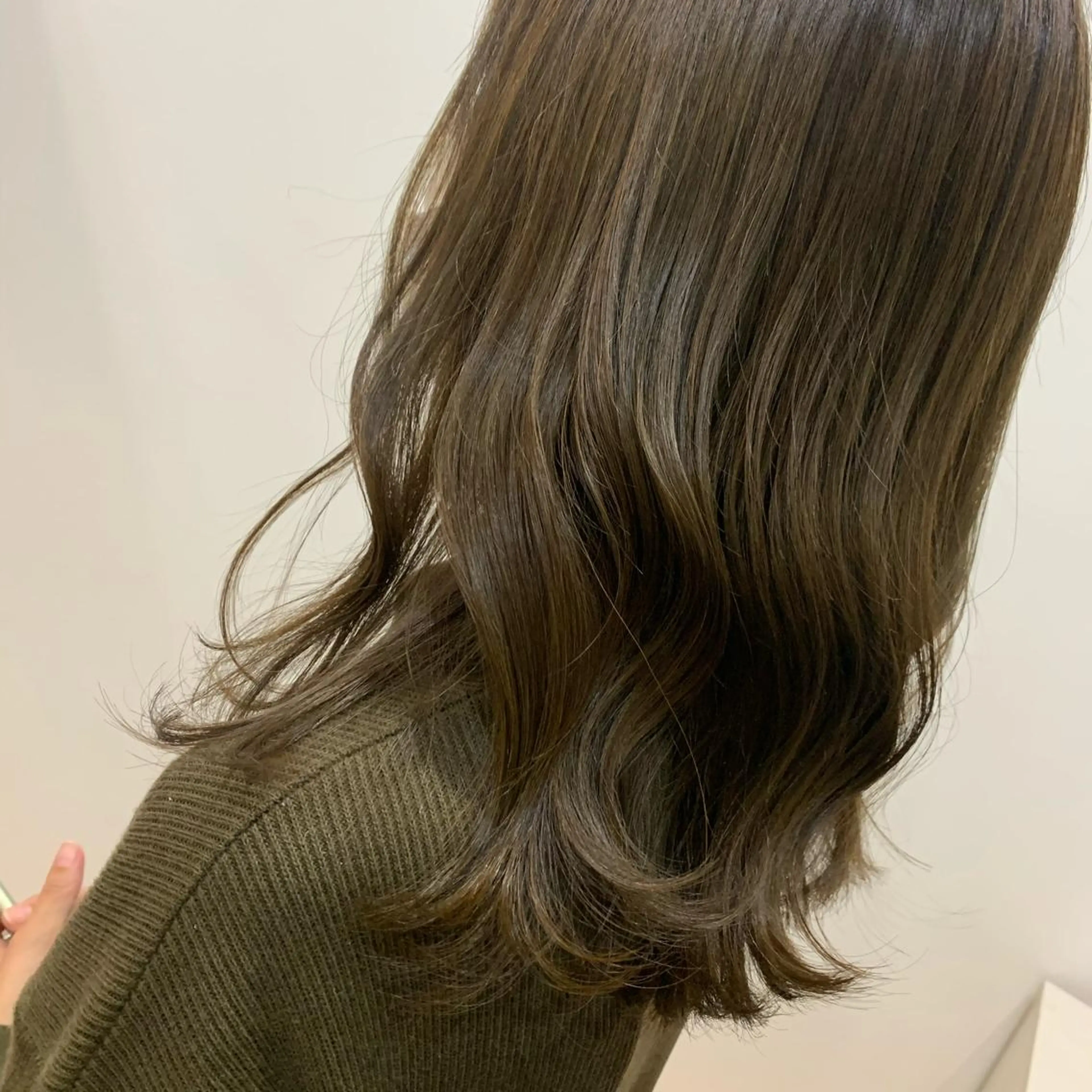セミロング 大田 留衣のヘアスタイル