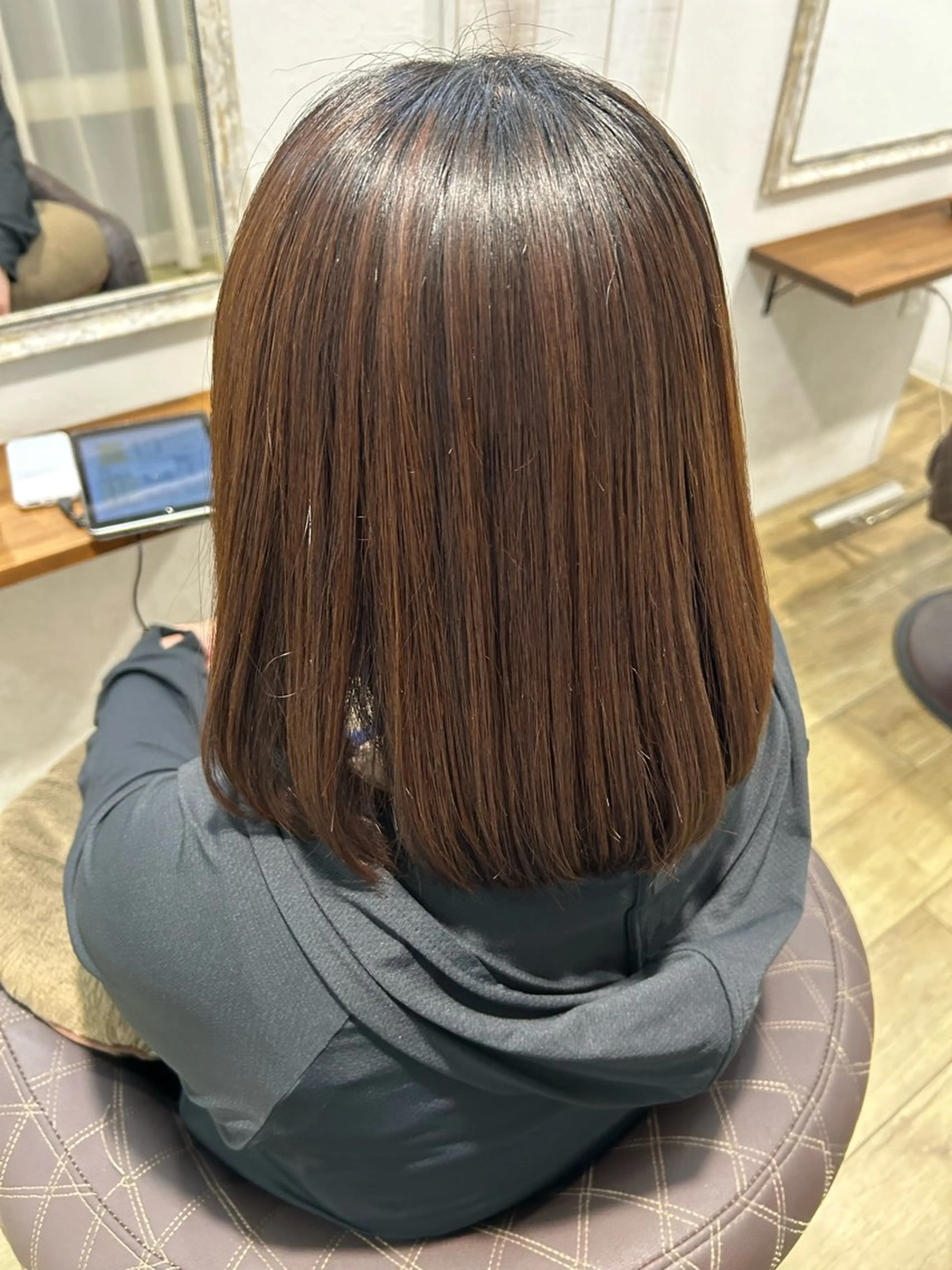 ミディアム 冨田 果歩のヘアスタイル